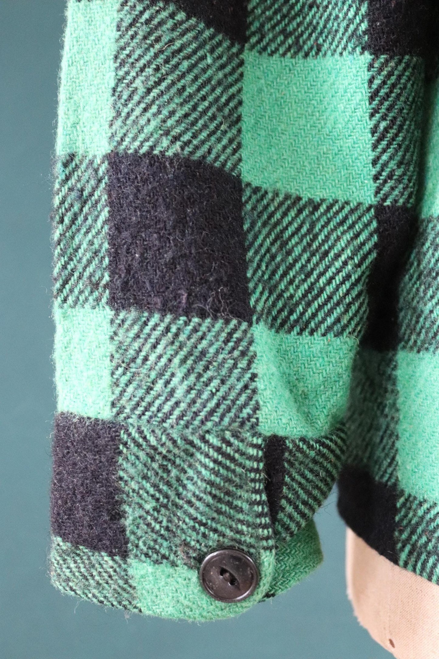 Vintage 1970s 70s green black buffalo plaid thick wool shirt Regal made in Canada 40” chest hunting camping workwear hunting logger