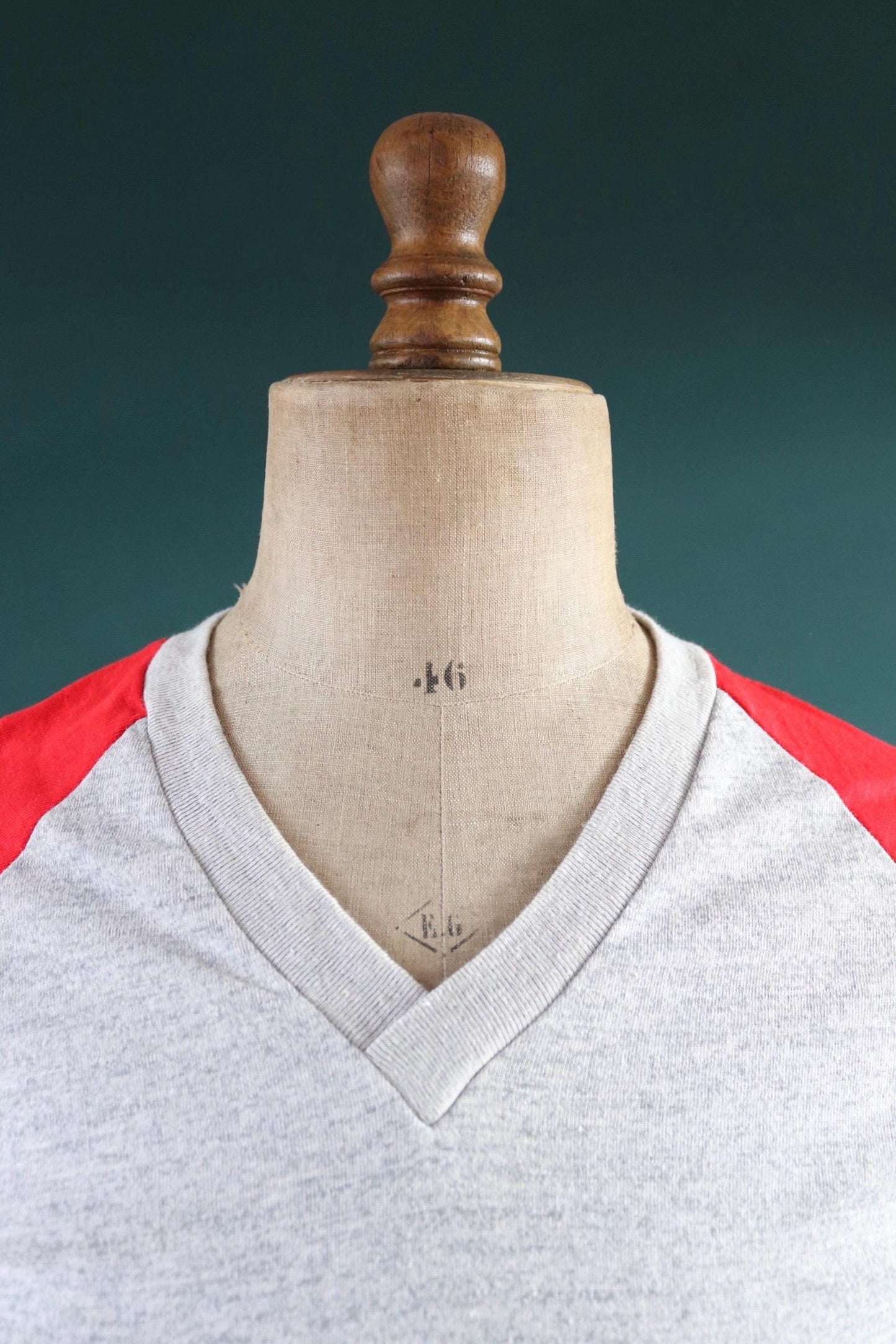 Vintage 1980s 90s t shirt - grey marl - 50/50 poly cotton - red ringer football top - v neck - 38” chest