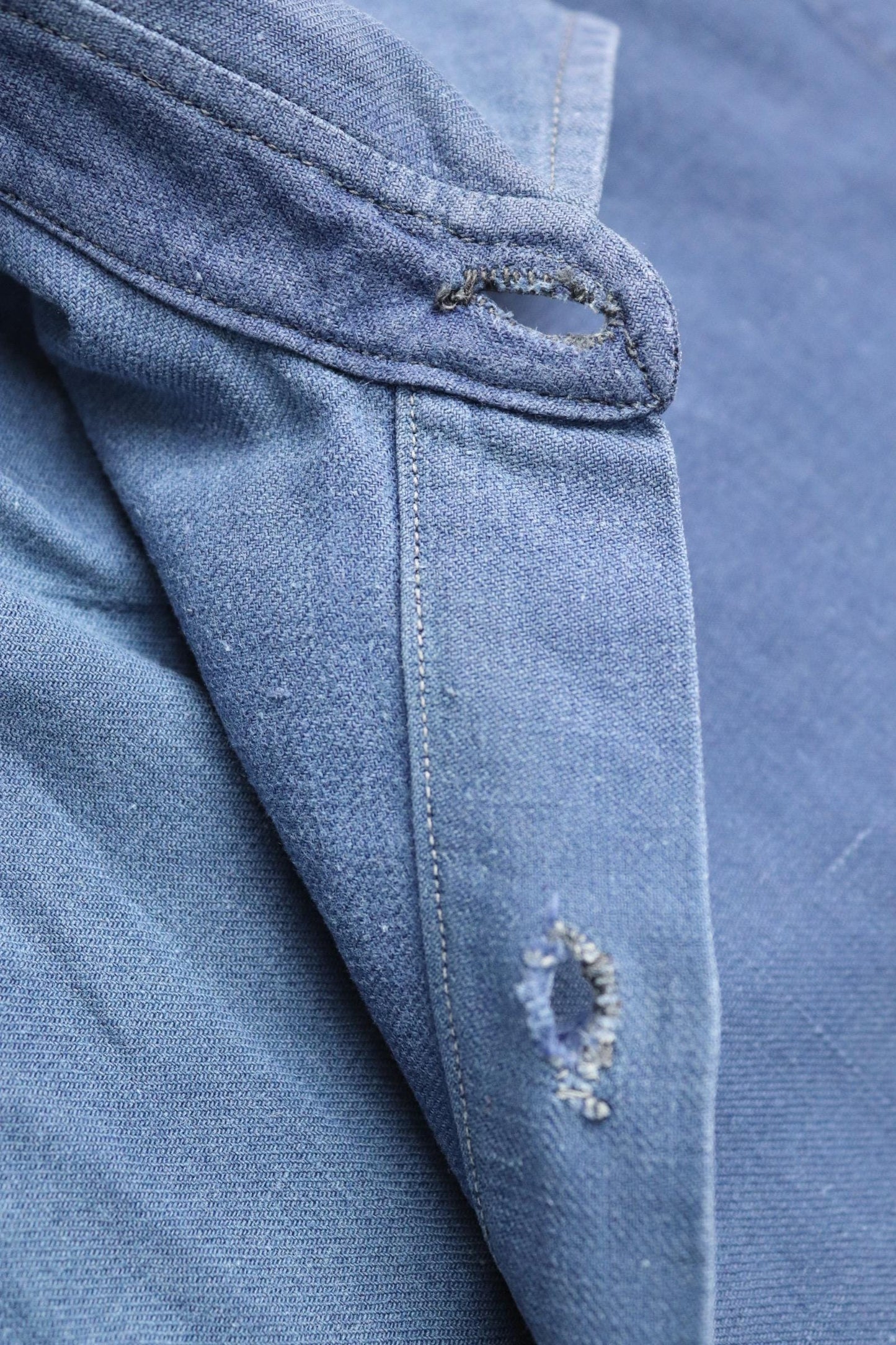Vintage French workwear shirt 1940s indigo blue cotton work smock pop over 40” chest chore sun faded