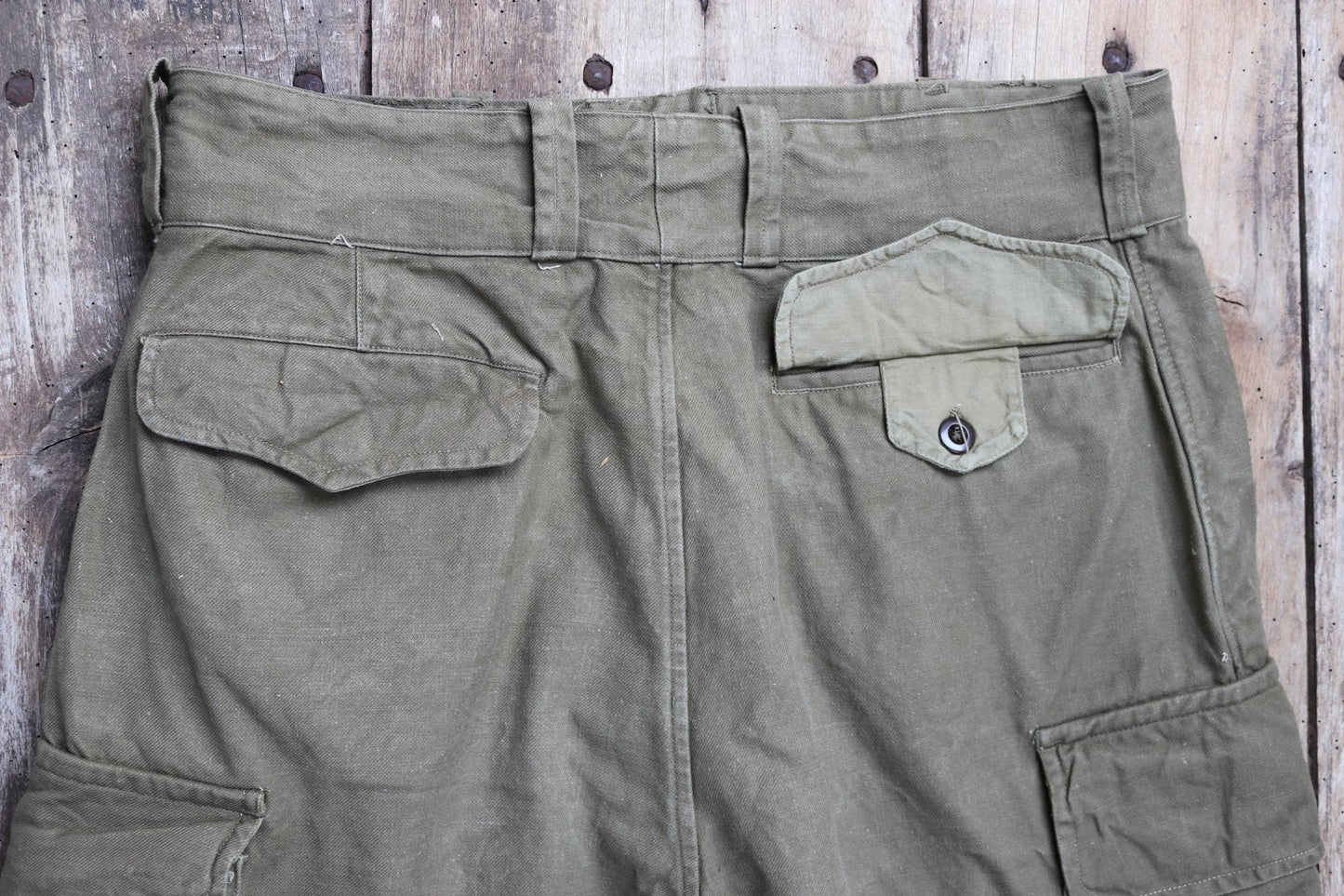 Vintage French workwear trousers cargo pants M47 M-47 khaki green cotton overalls army military 35” x 27” 1940s 1950s work chore