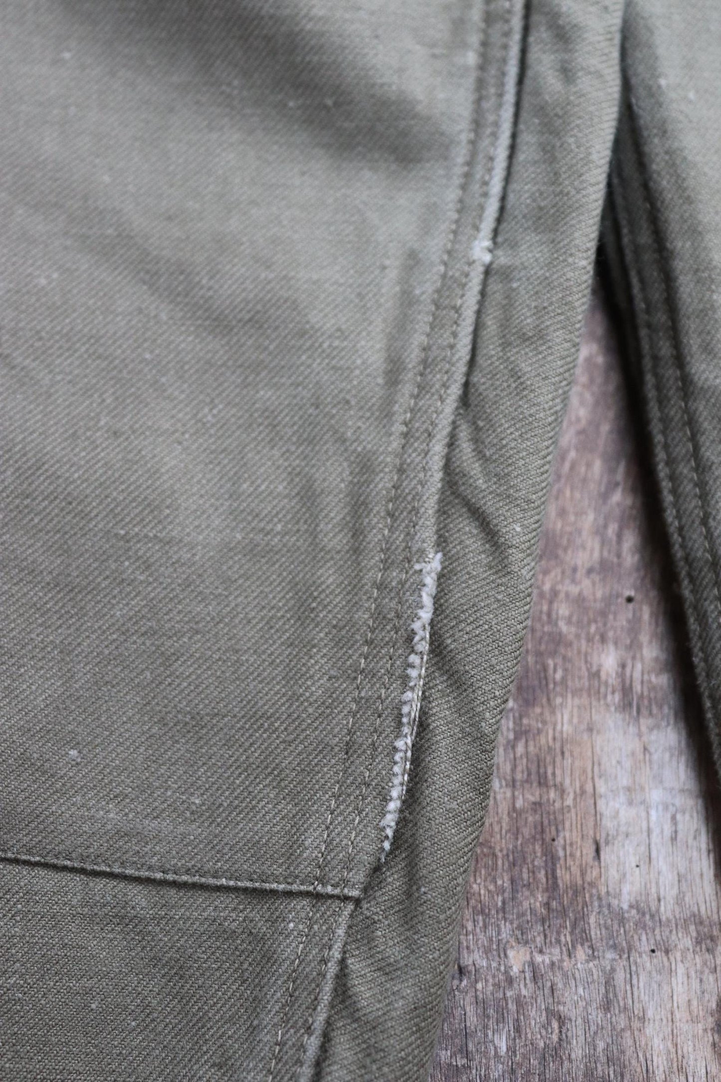 Vintage French workwear trousers cargo pants M47 M-47 khaki green cotton overalls army military 35” x 27” 1940s 1950s work chore
