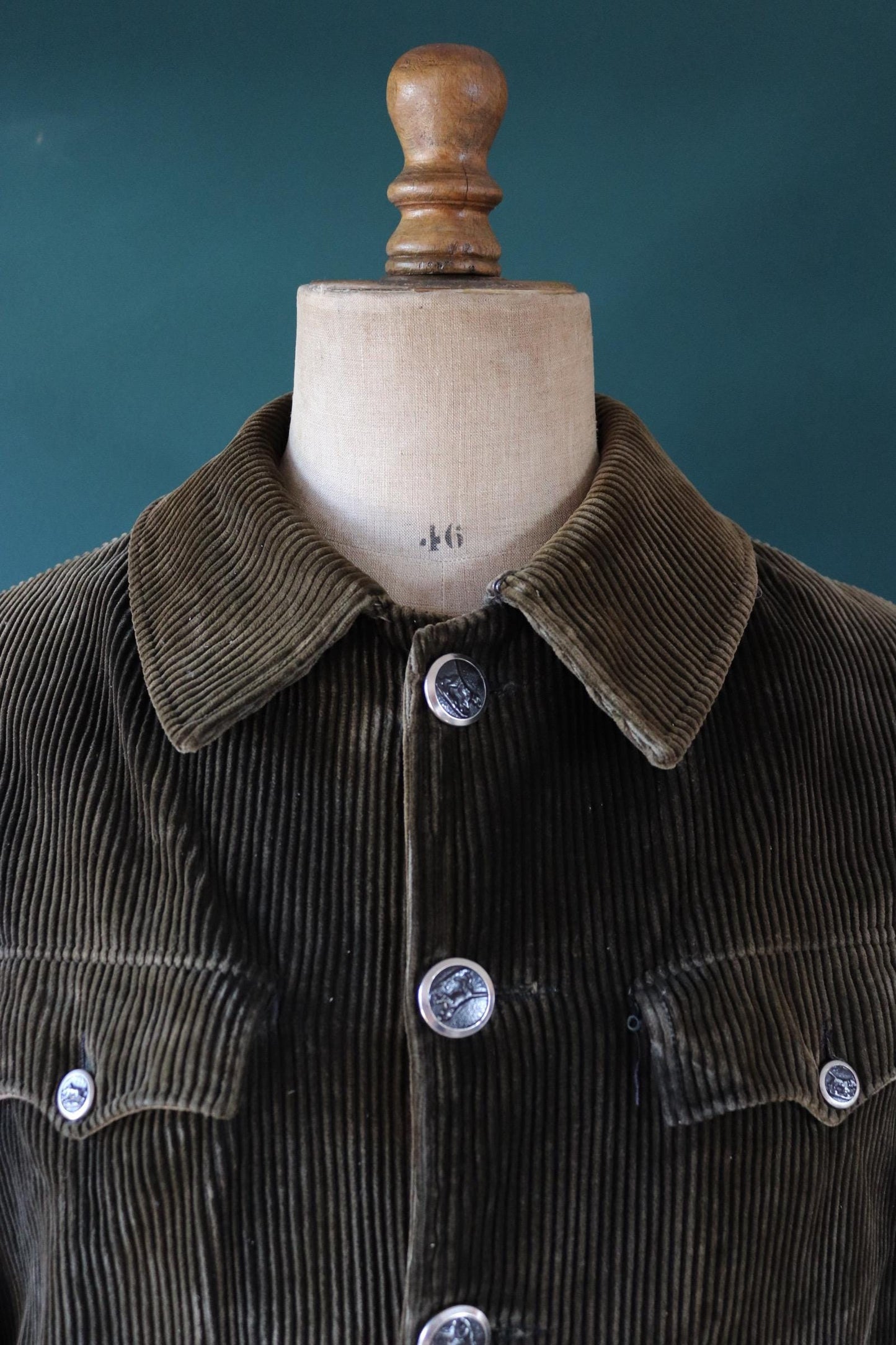 Vintage French workwear jacket brown velours corduroy 1940s 1950s hunting shooting 46” chest chore venery scene buttons