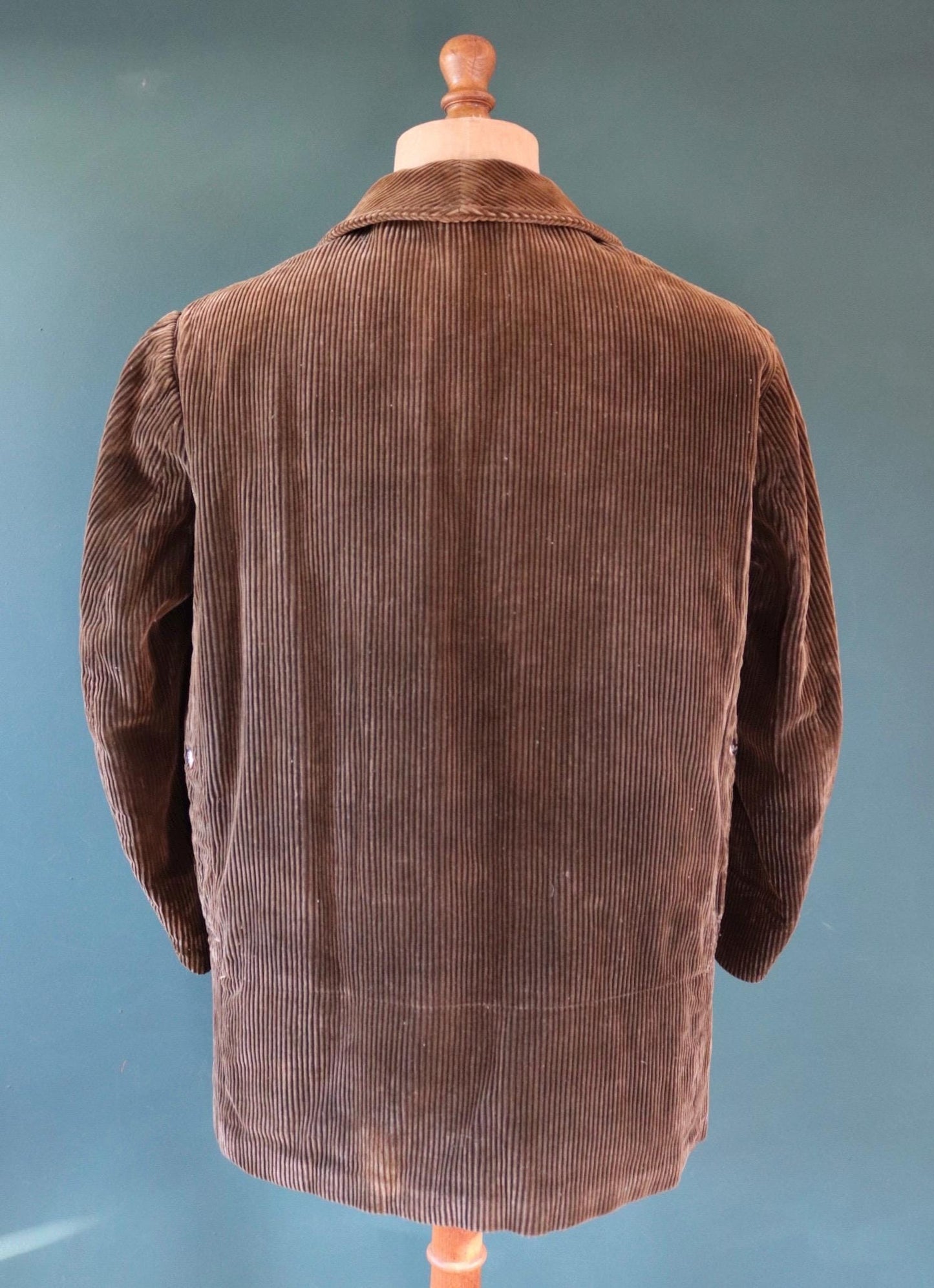Vintage French workwear jacket brown velours corduroy 1940s 1950s hunting shooting 46” chest chore venery scene buttons