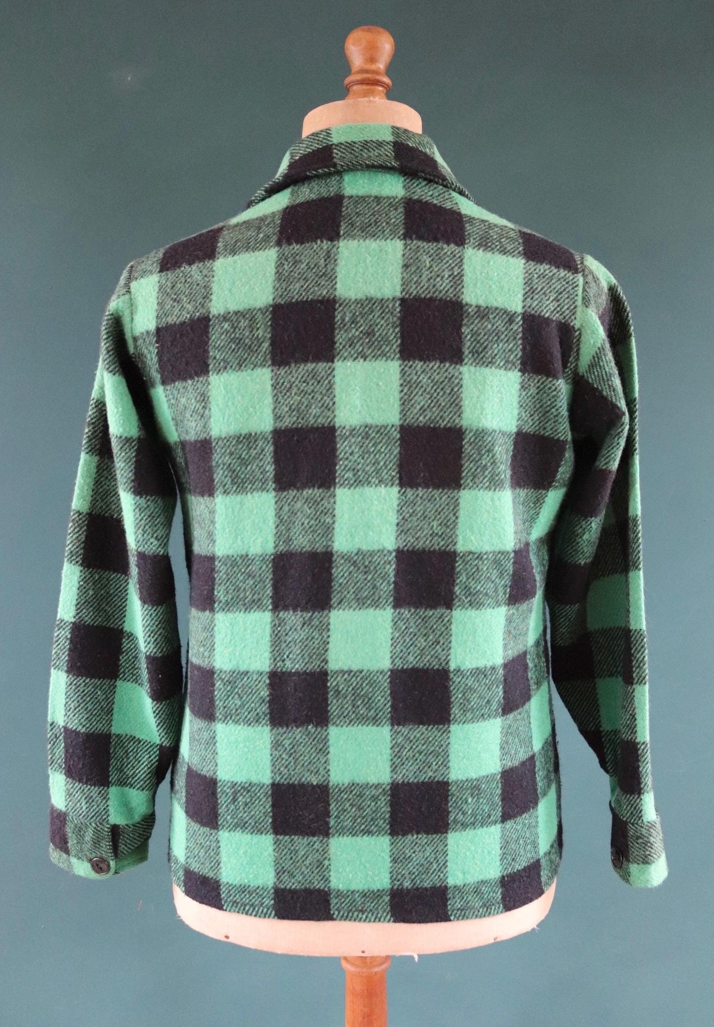 Vintage 1970s 70s green black buffalo plaid thick wool shirt Regal made in Canada 40” chest hunting camping workwear hunting logger