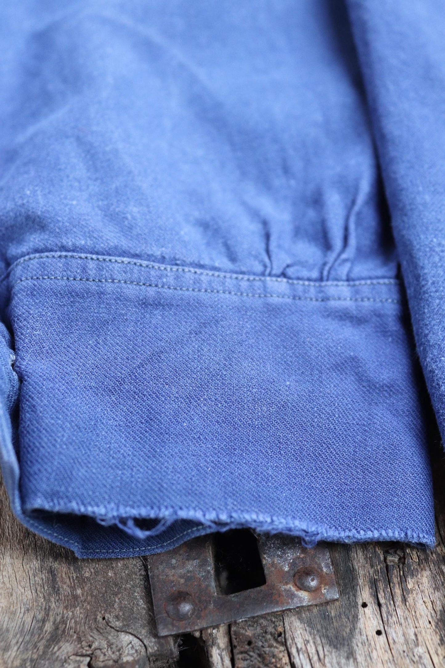 Vintage French workwear shirt 1940s indigo blue cotton work smock pop over 40” chest chore sun faded