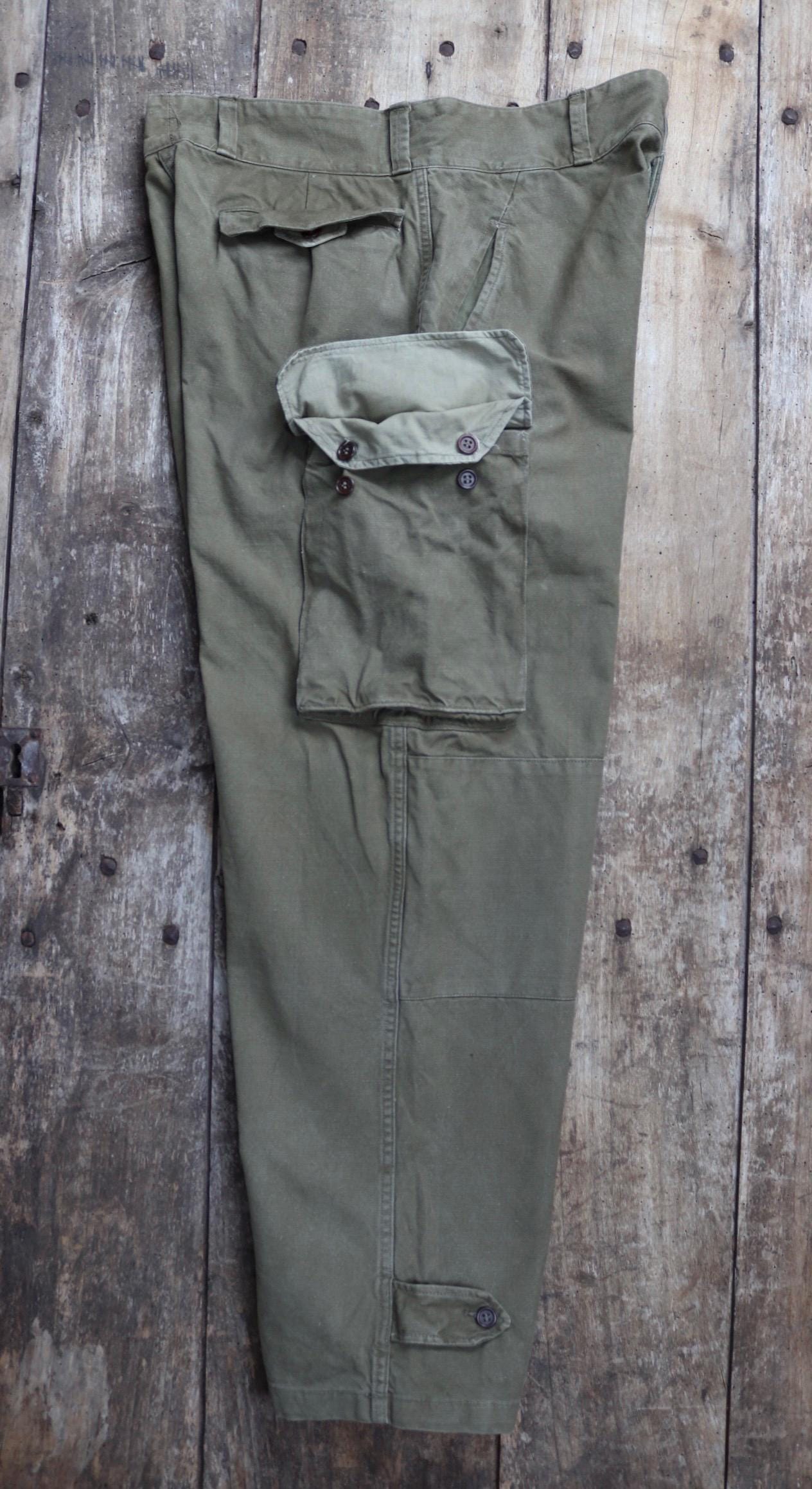 Vintage French workwear trousers cargo pants M47 M-47 French khaki green cotton overalls army military 35” x 29” 1940s 1950s work chore