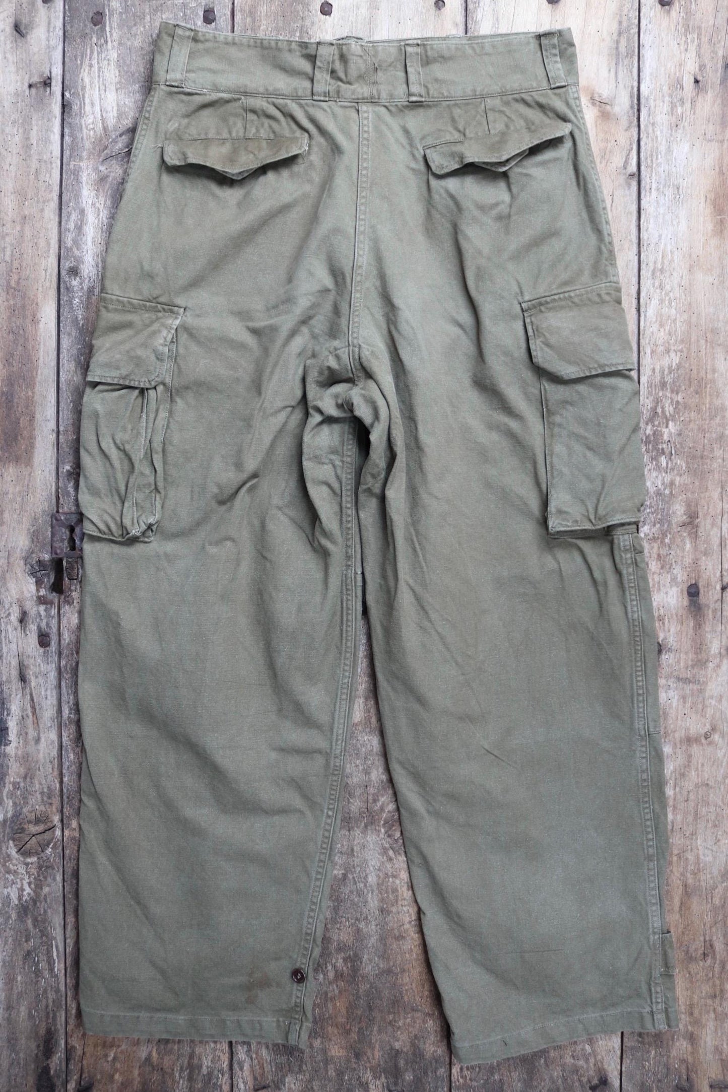 Vintage French workwear trousers cargo pants M47 M-47 French khaki green cotton overalls army military 35” x 29” 1940s 1950s work chore