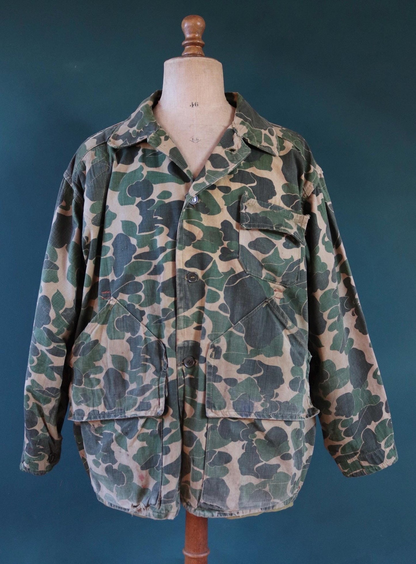 Vintage 1960s 60s Bullseye Bill camouflage camo forest woodland American hunting jacket duck cotton canvas 55" chest