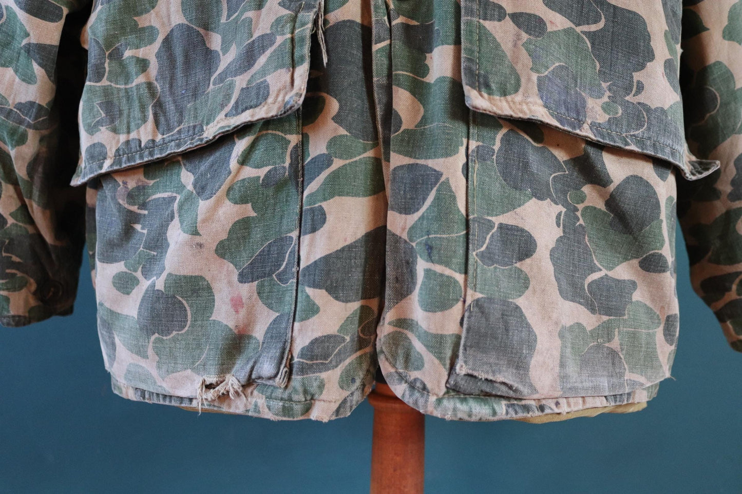 Vintage 1960s 60s Bullseye Bill camouflage camo forest woodland American hunting jacket duck cotton canvas 55" chest
