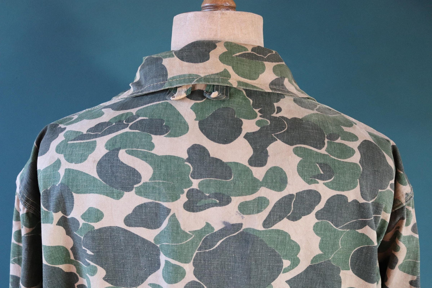 Vintage 1960s 60s Bullseye Bill camouflage camo forest woodland American hunting jacket duck cotton canvas 55" chest