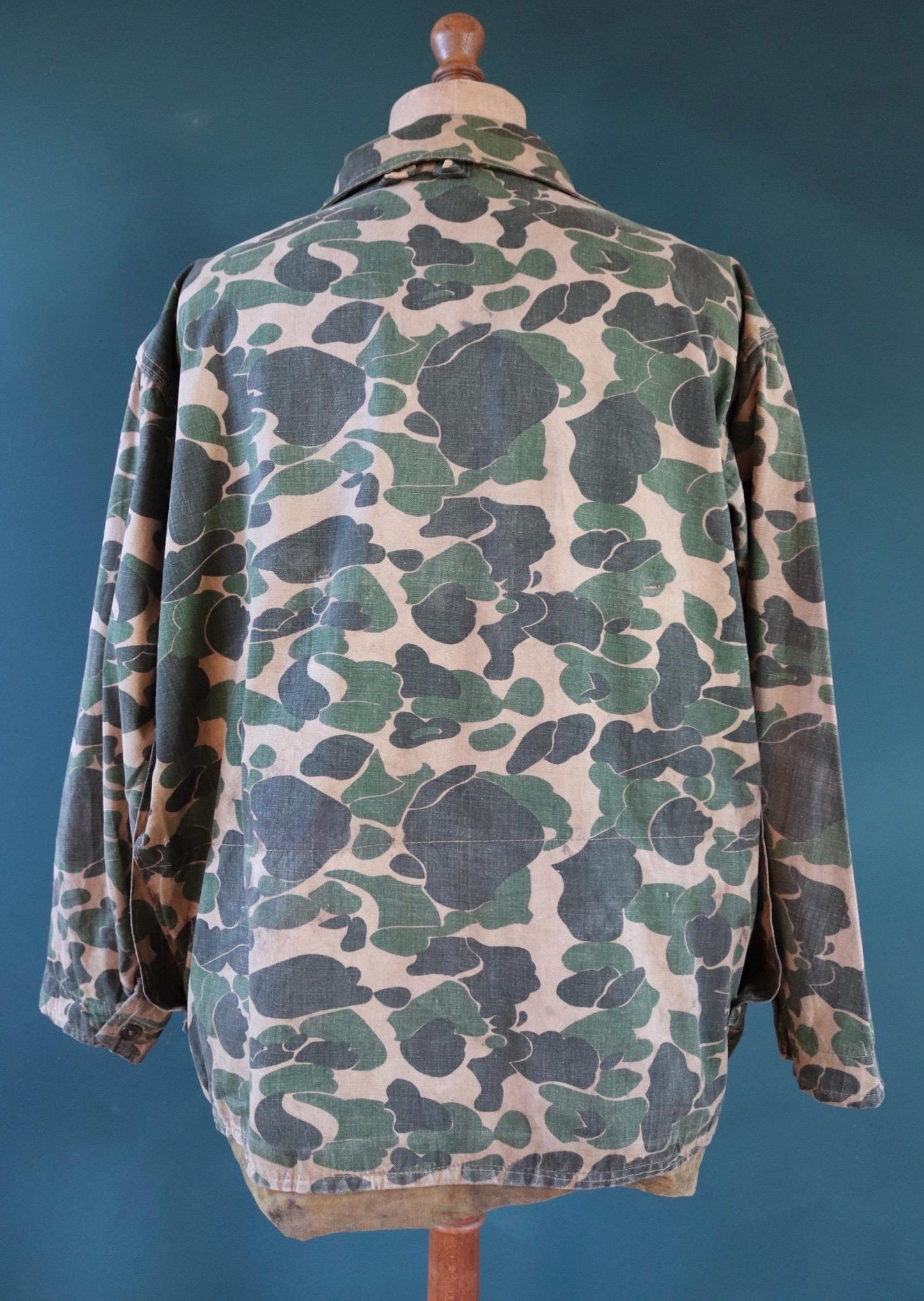 Vintage 1960s 60s Bullseye Bill camouflage camo forest woodland American hunting jacket duck cotton canvas 55" chest