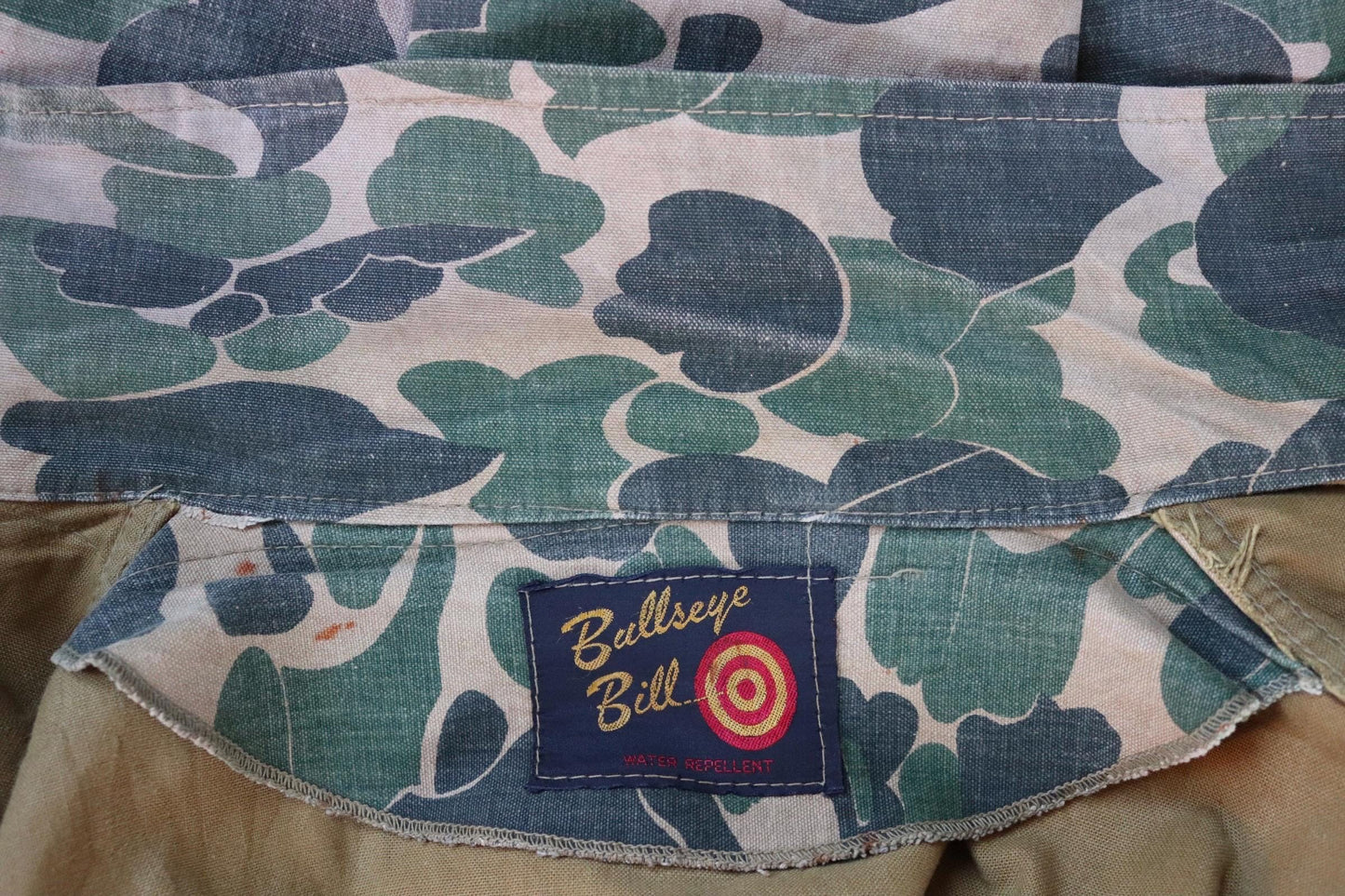 Vintage 1960s 60s Bullseye Bill camouflage camo forest woodland American hunting jacket duck cotton canvas 55" chest