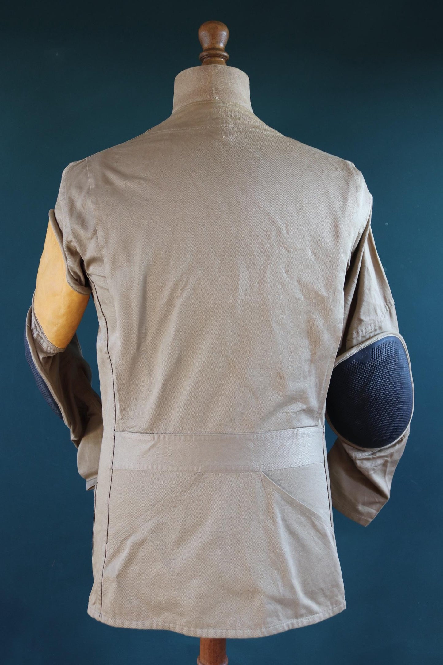 Vintage 1950s 60s shooting jacket - 10-X hunting rifle - 39” chest - half belt action back