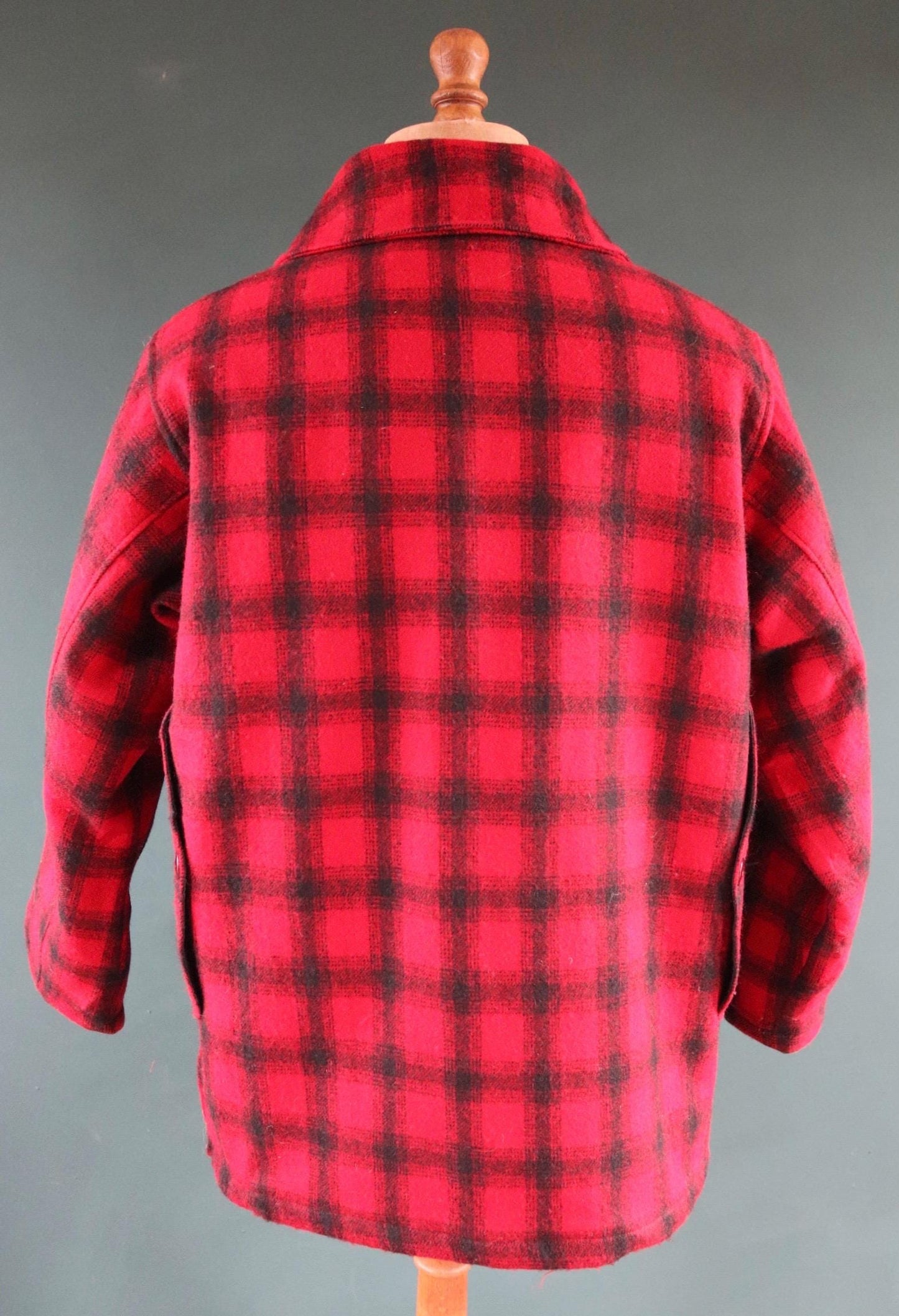 Vintage 1970s 70s 1980s 80s red black plaid Woolrich buffalo wool hunting mackinaw jacket 48” chest workwear work chore checked