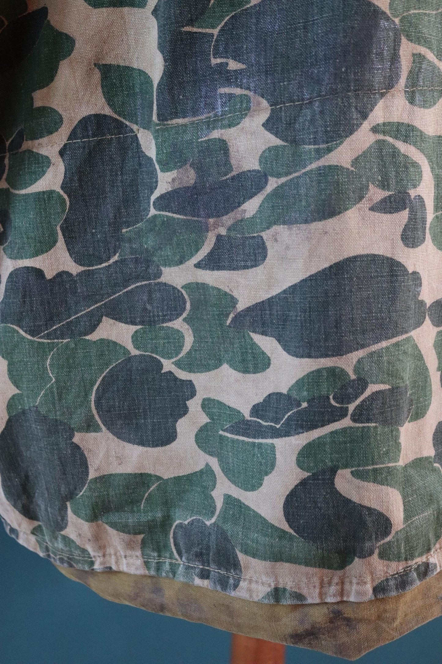 Vintage 1960s 60s Bullseye Bill camouflage camo forest woodland American hunting jacket duck cotton canvas 55" chest
