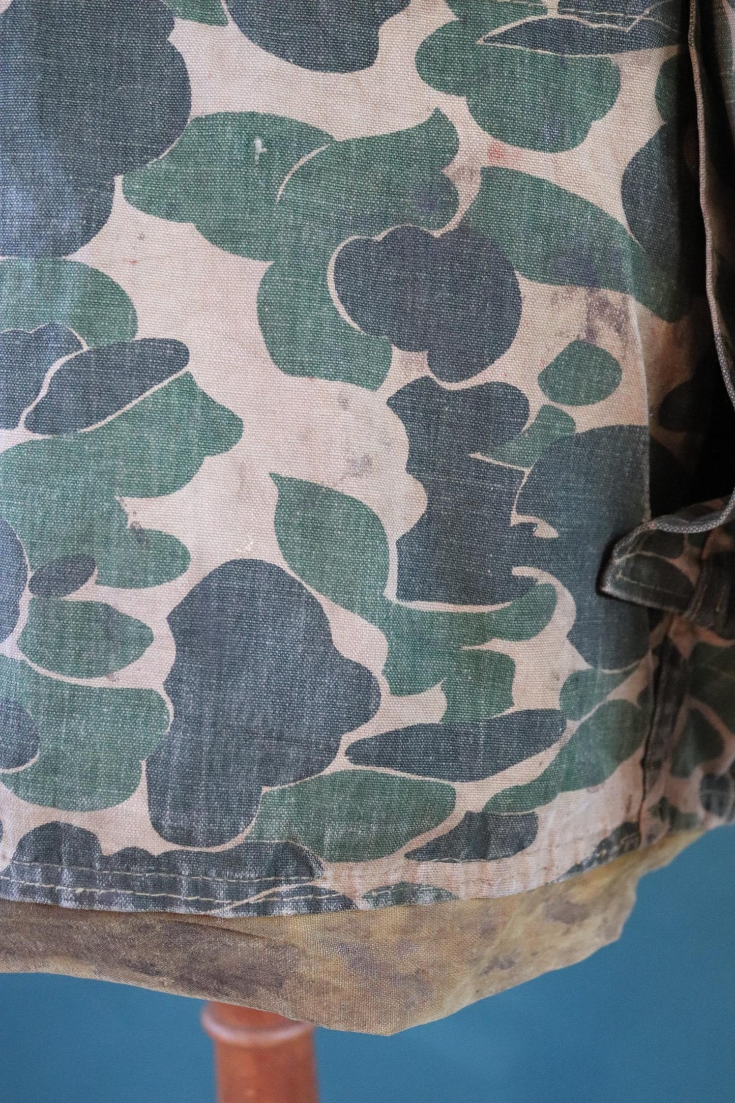 Vintage 1960s 60s Bullseye Bill camouflage camo forest woodland American hunting jacket duck cotton canvas 55" chest
