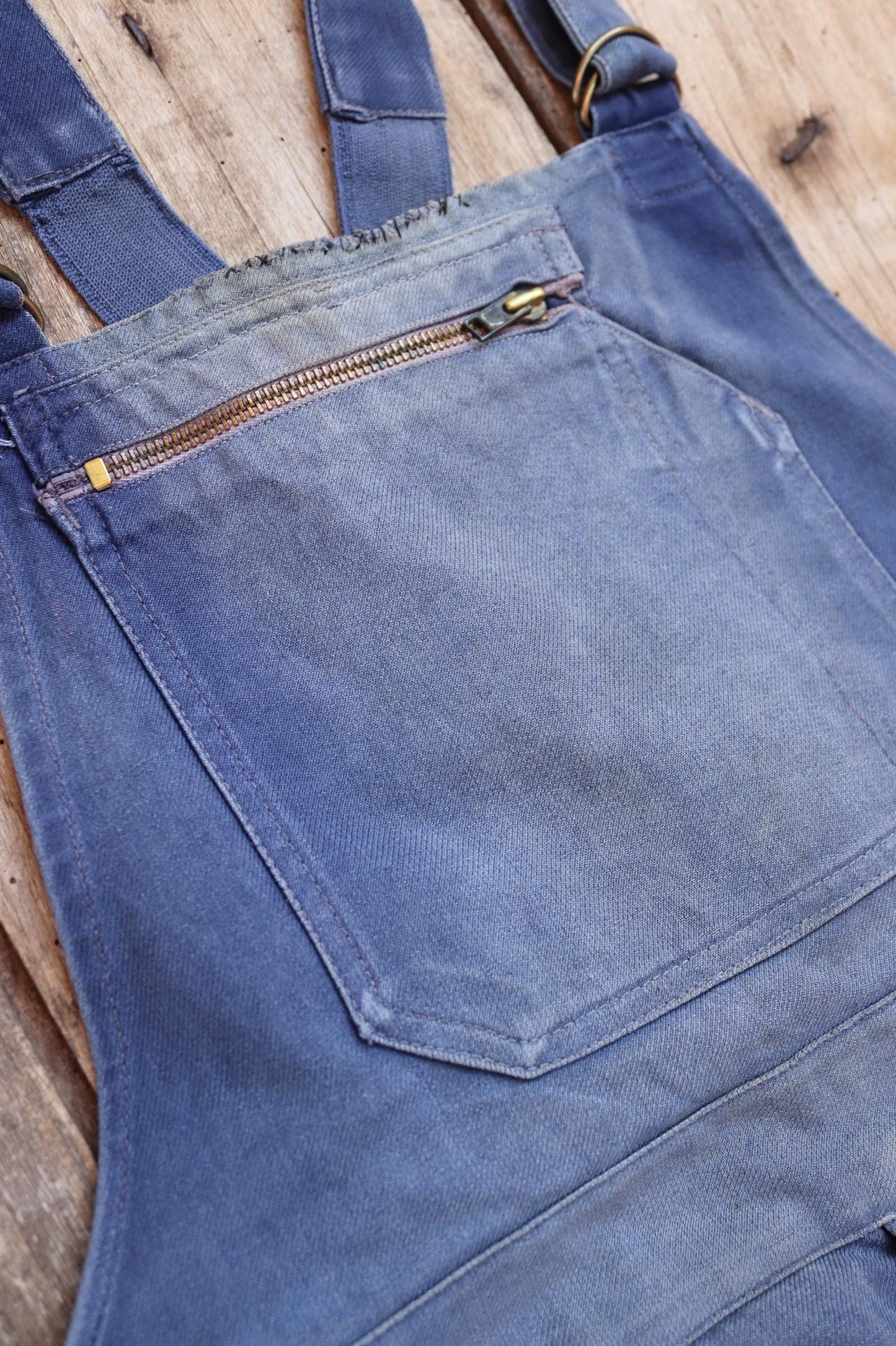 Vintage French blue workwear overalls dungarees 1950s sun faded cotton twill work chore 40” x 26” darned repaired