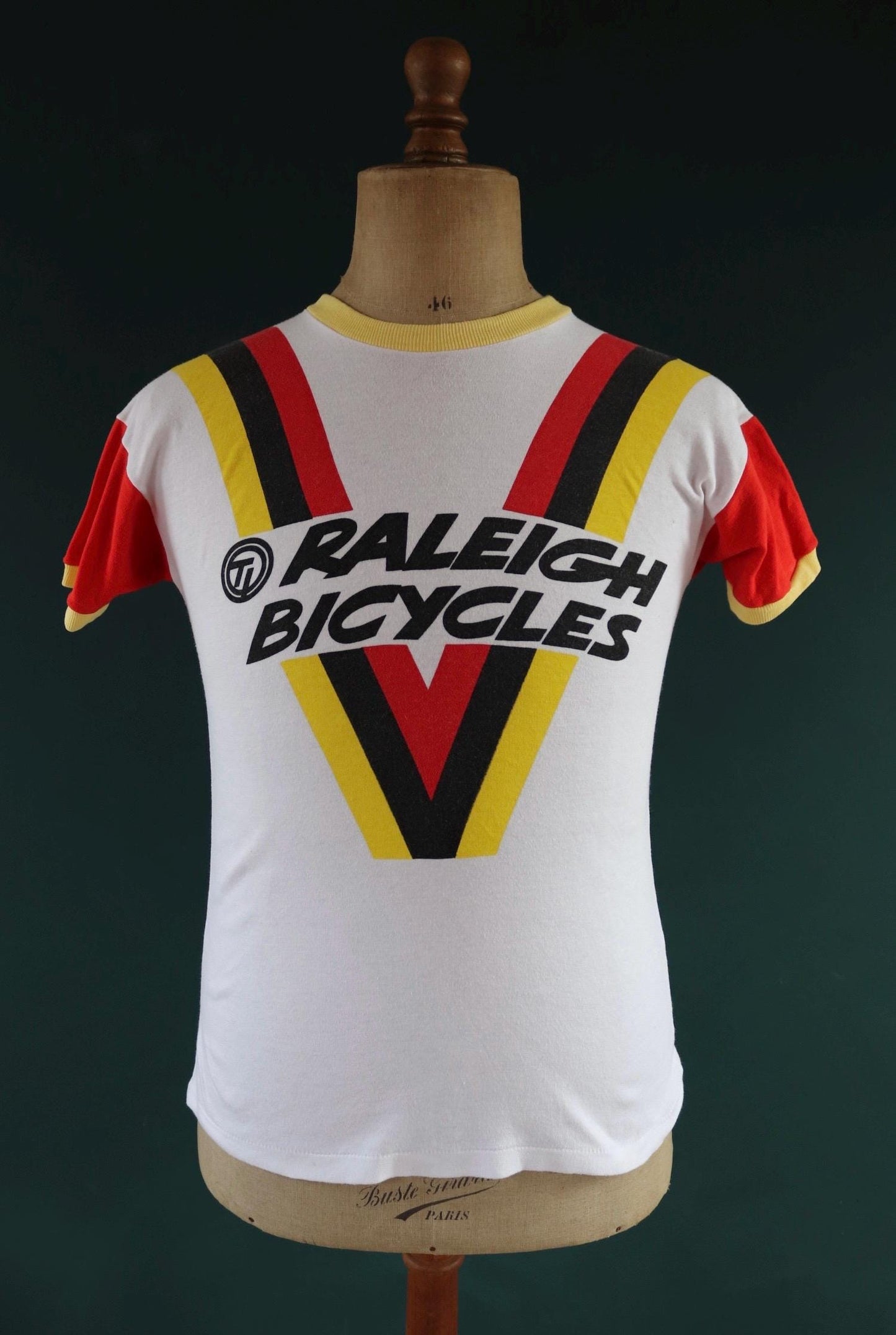 Vintage 1970s Raleigh cycling t shirt - 36" chest - made in England - mod top - Tour de France