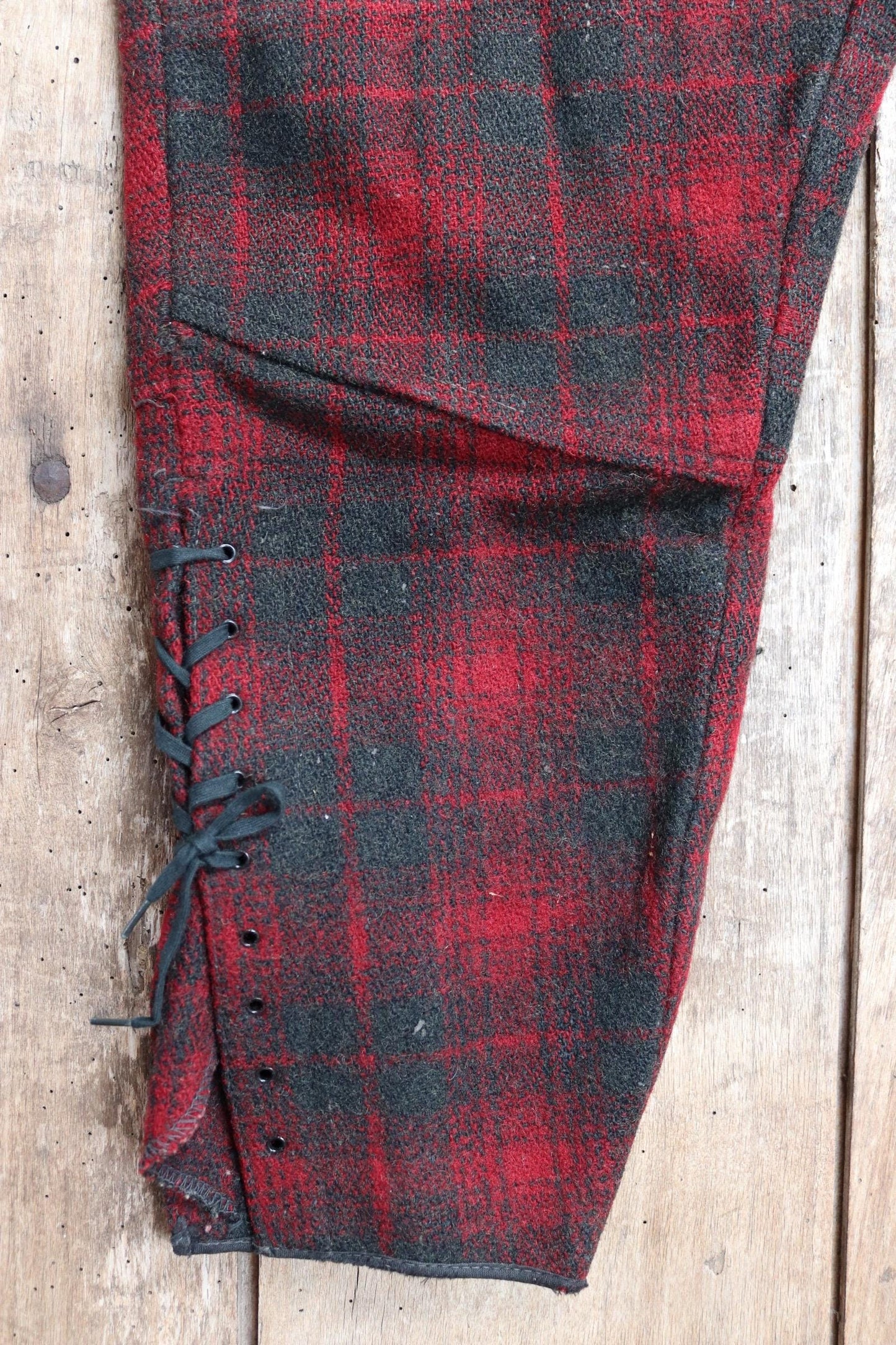 Vintage 1930s 30s 1940s 40s red black checked plaid wool hunting trousers breeches jodhpurs suspender buttons 31" x 26"