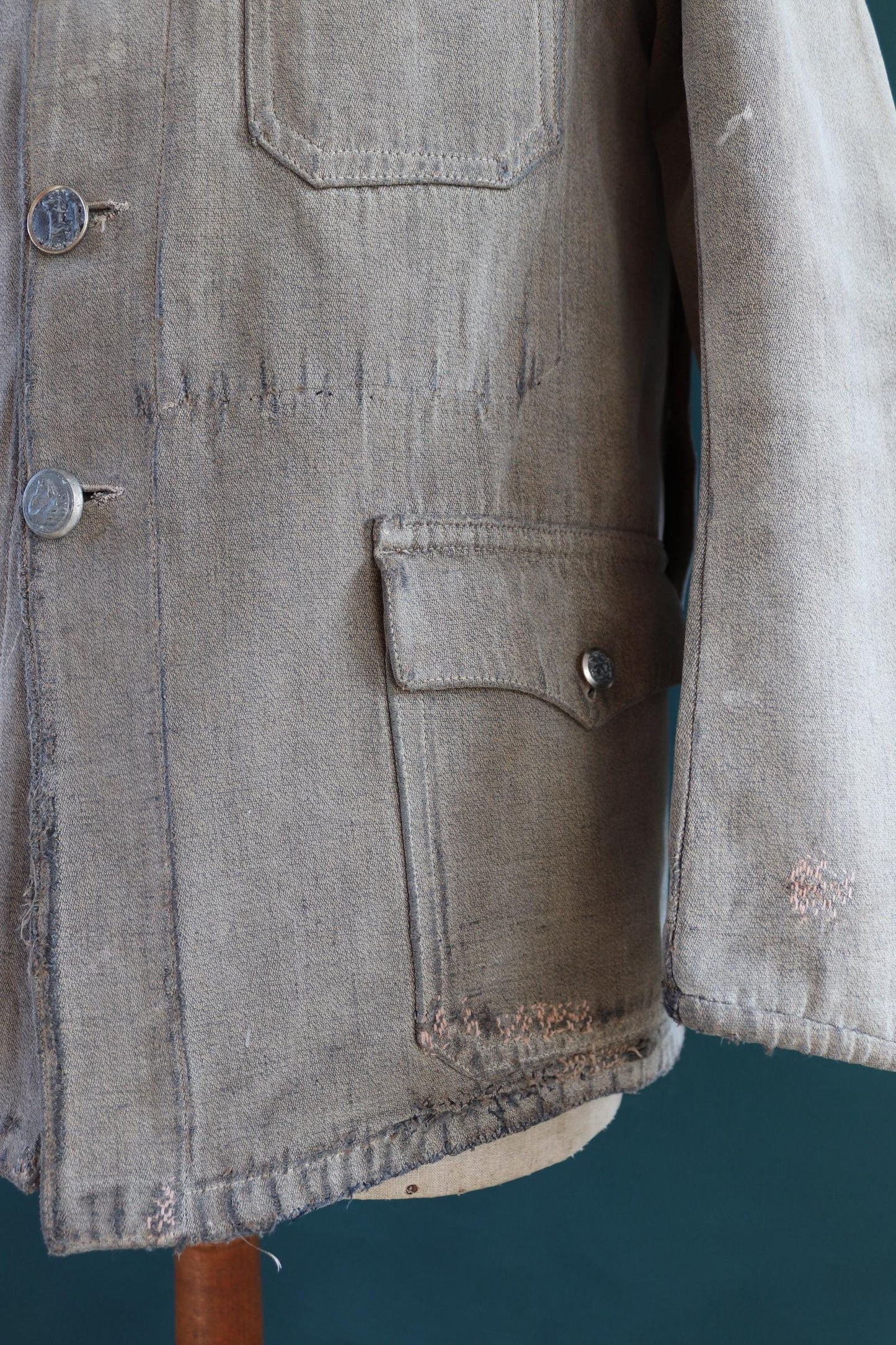 Vintage French work jacket 1930s 1940s grey pique briarproof hunting 42” chest venery animal scene buttons workwear darned