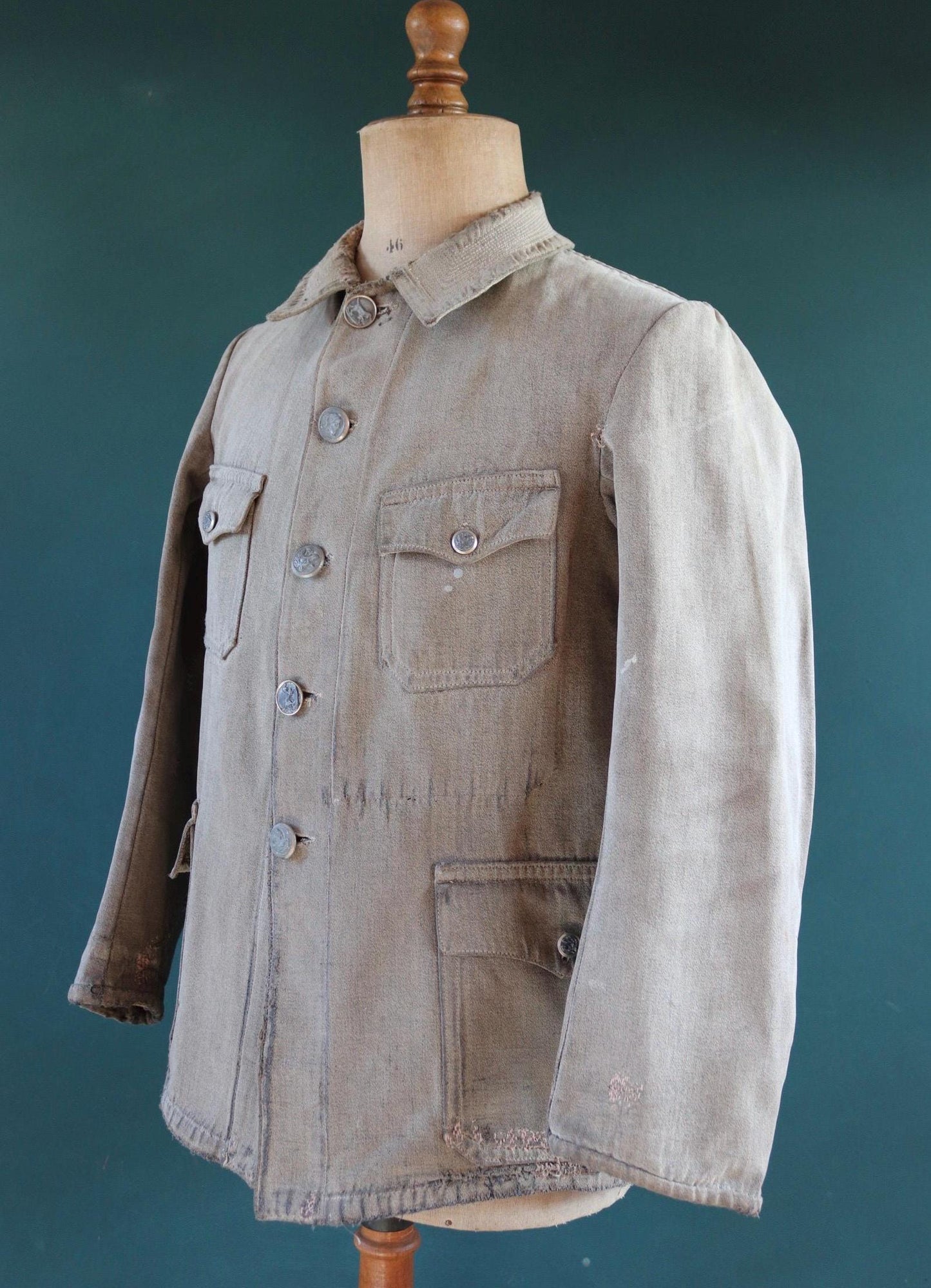 Vintage French work jacket 1930s 1940s grey pique briarproof hunting 42” chest venery animal scene buttons workwear darned