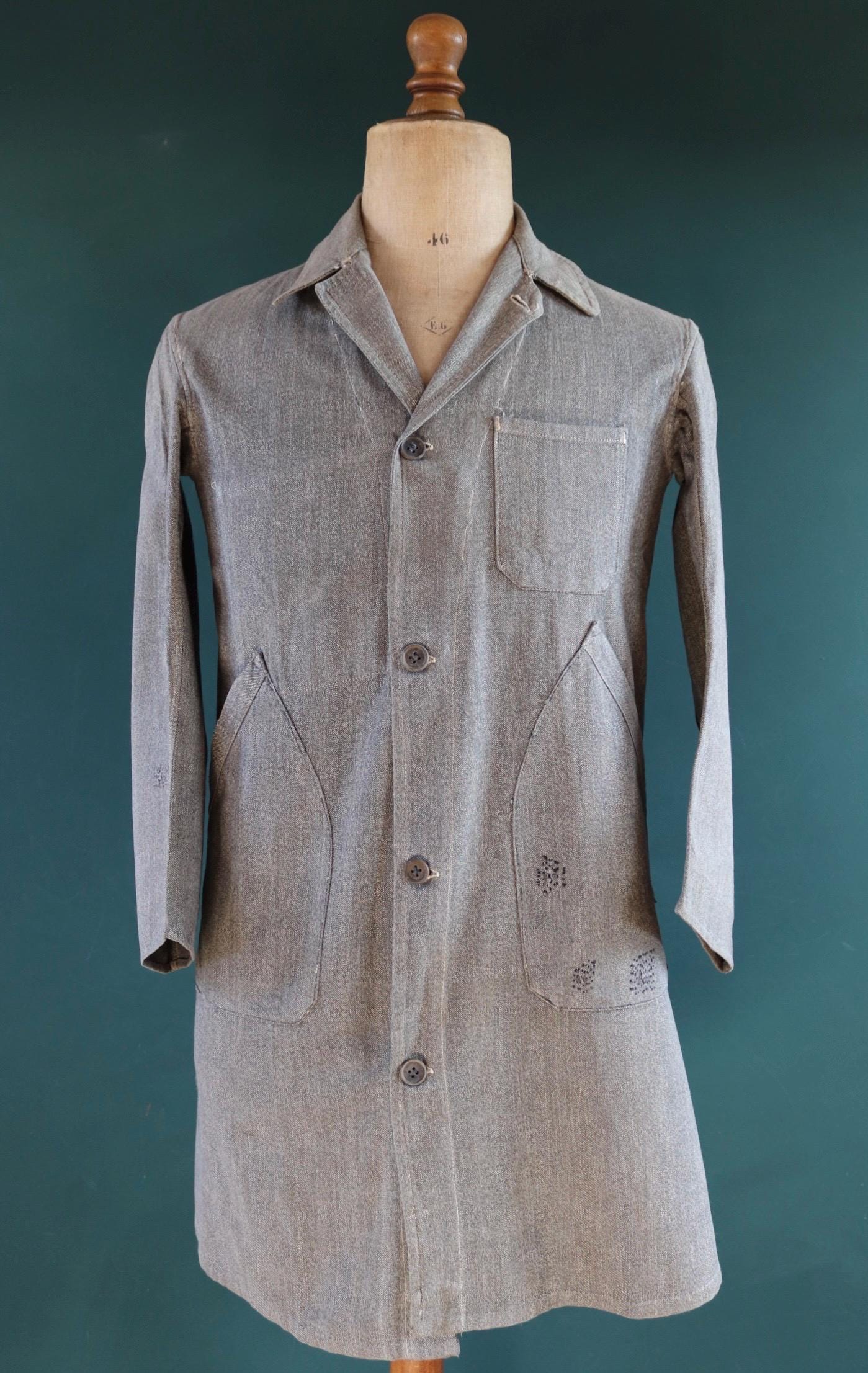 Vintage French chore jacket 1930s 1940s workwear salt pepper grey cotton work long coat overall factory machinist 39” chest repaired