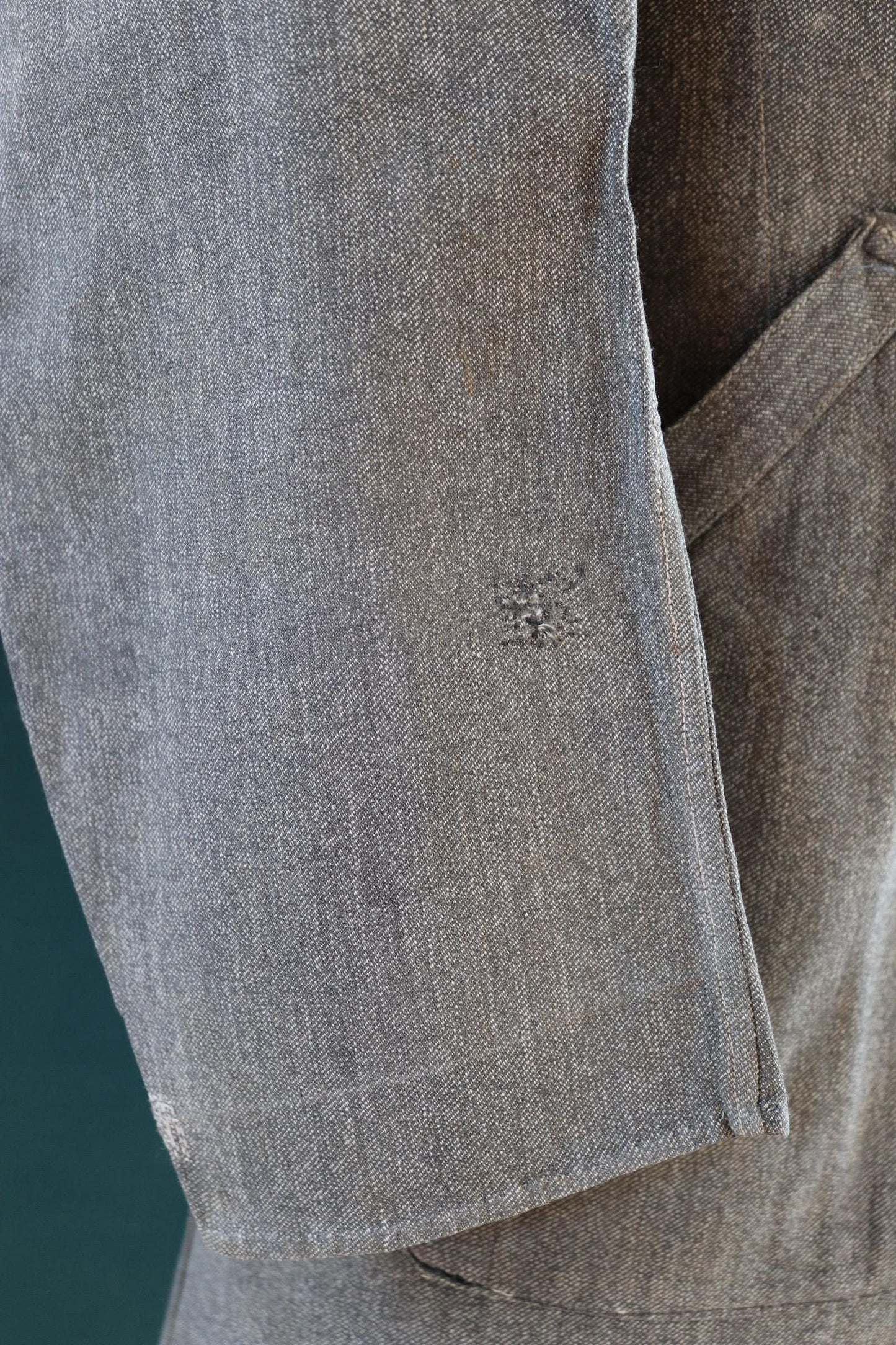 Vintage French chore jacket - 1930s 40s workwear - salt pepper grey cotton long coat - factory overalls - 39” chest - repaired