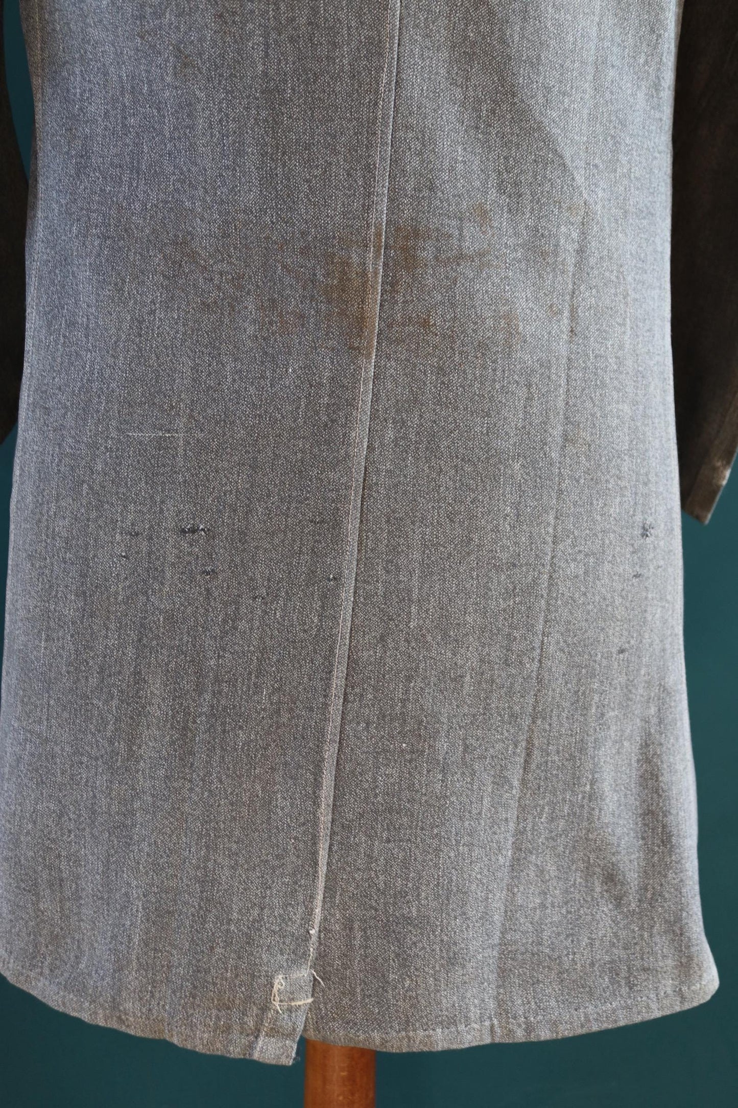 Vintage French chore jacket 1930s 1940s workwear salt pepper grey cotton work long coat overall factory machinist 39” chest repaired