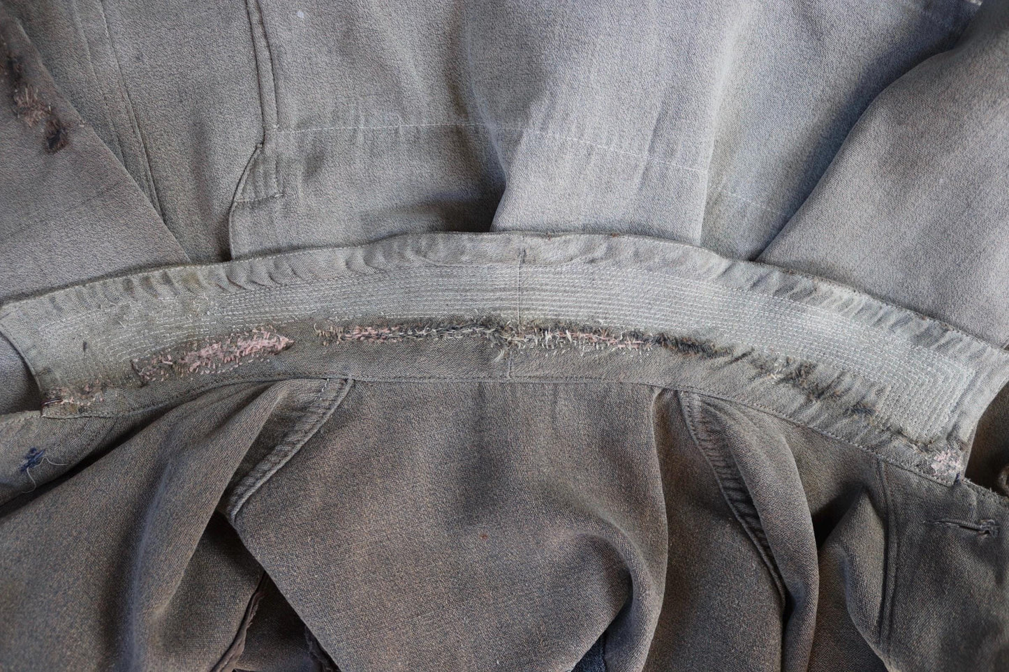 Vintage French work jacket 1930s 1940s grey pique briarproof hunting 42” chest venery animal scene buttons workwear darned
