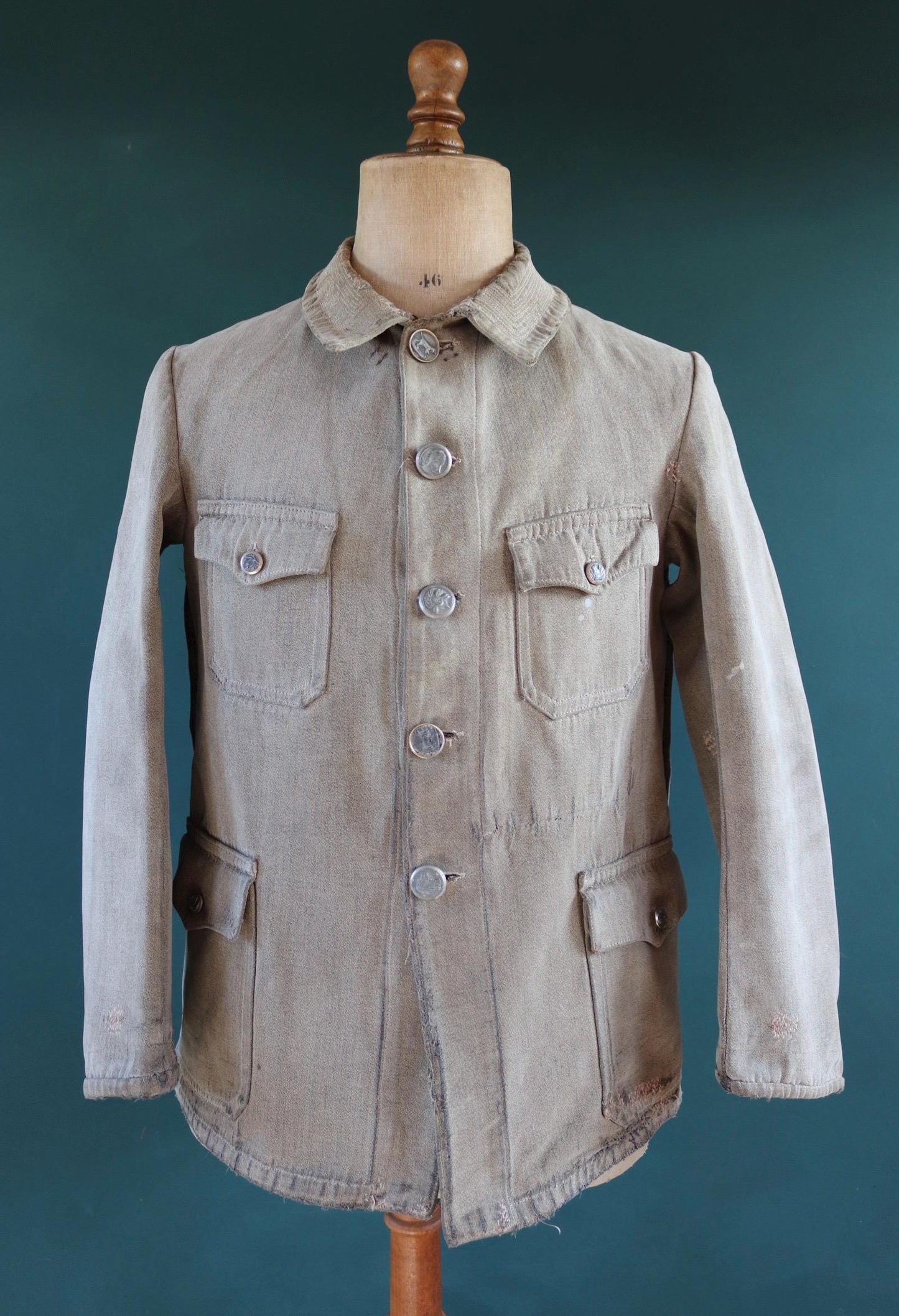 Vintage French work jacket 1930s 1940s grey pique briarproof hunting 42” chest venery animal scene buttons workwear darned