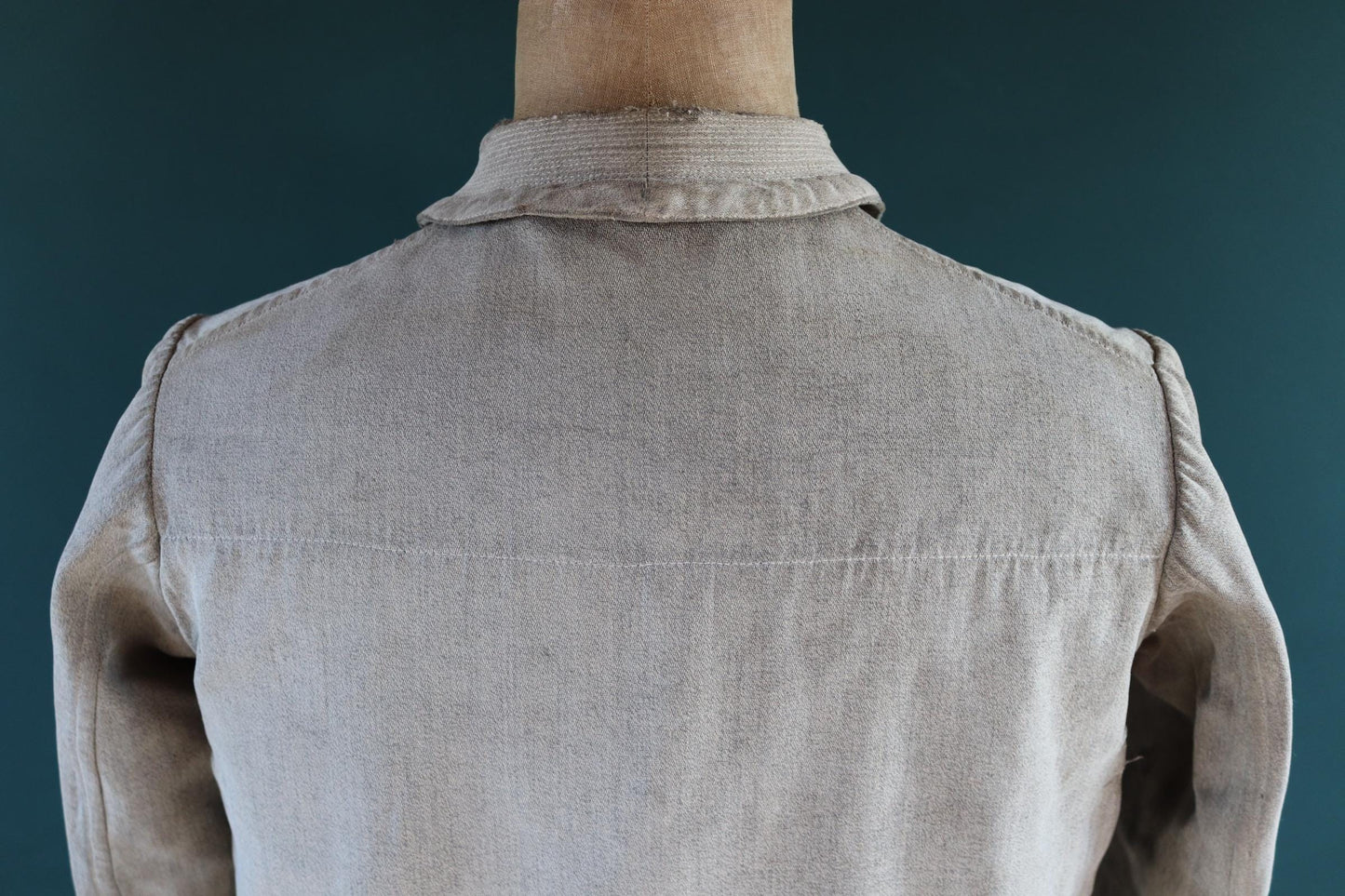 Vintage French work jacket 1930s 1940s grey pique briarproof hunting 42” chest venery animal scene buttons workwear darned
