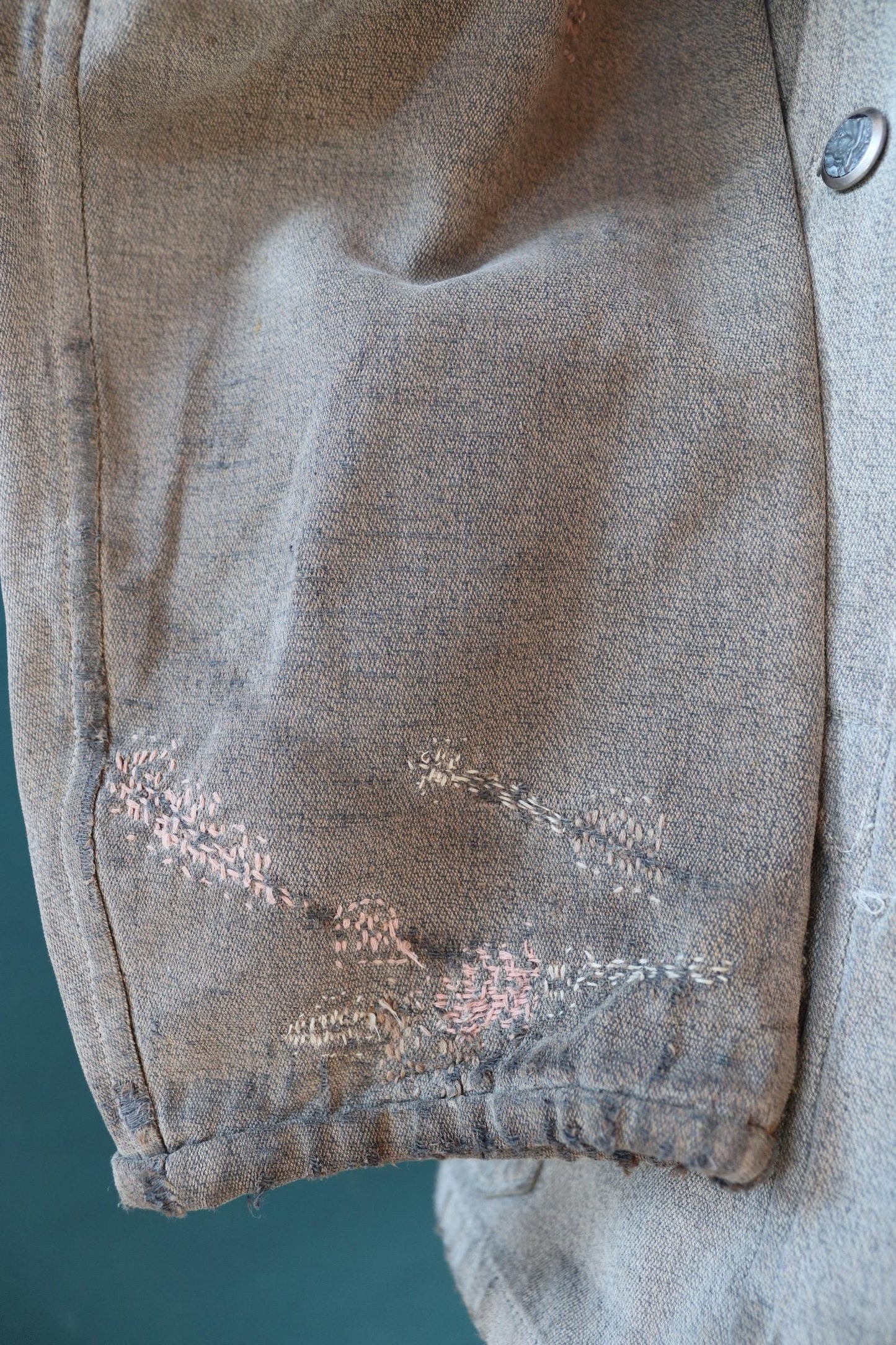 Vintage French work jacket 1930s 1940s grey pique briarproof hunting 42” chest venery animal scene buttons workwear darned
