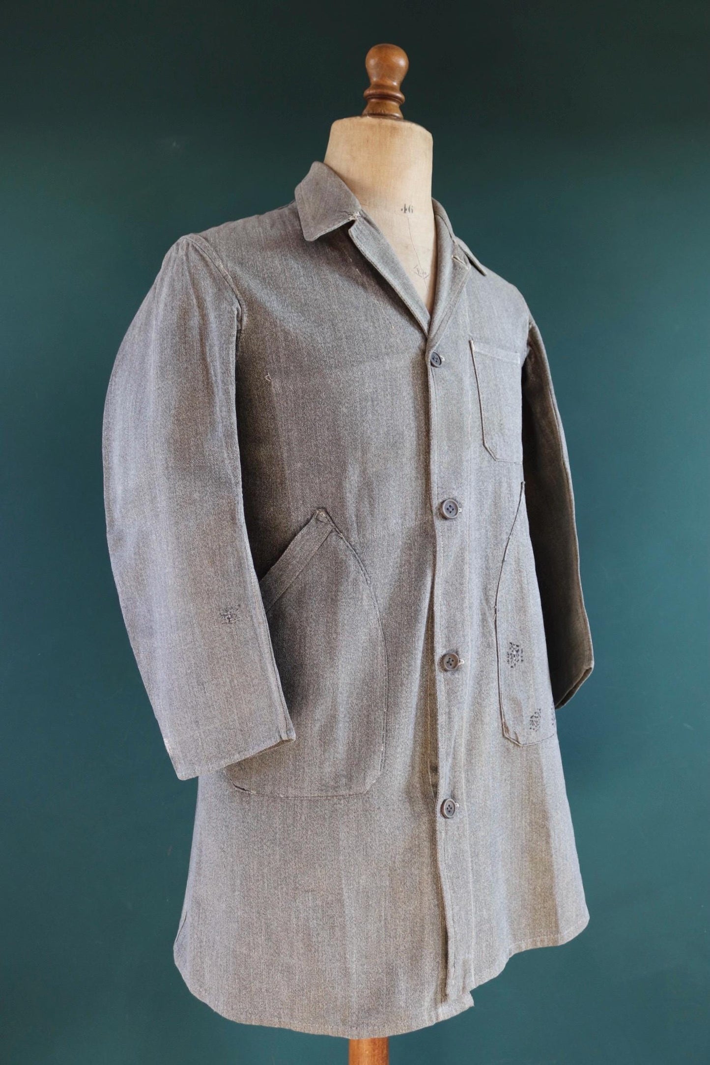 Vintage French chore jacket 1930s 1940s workwear salt pepper grey cotton work long coat overall factory machinist 39” chest repaired