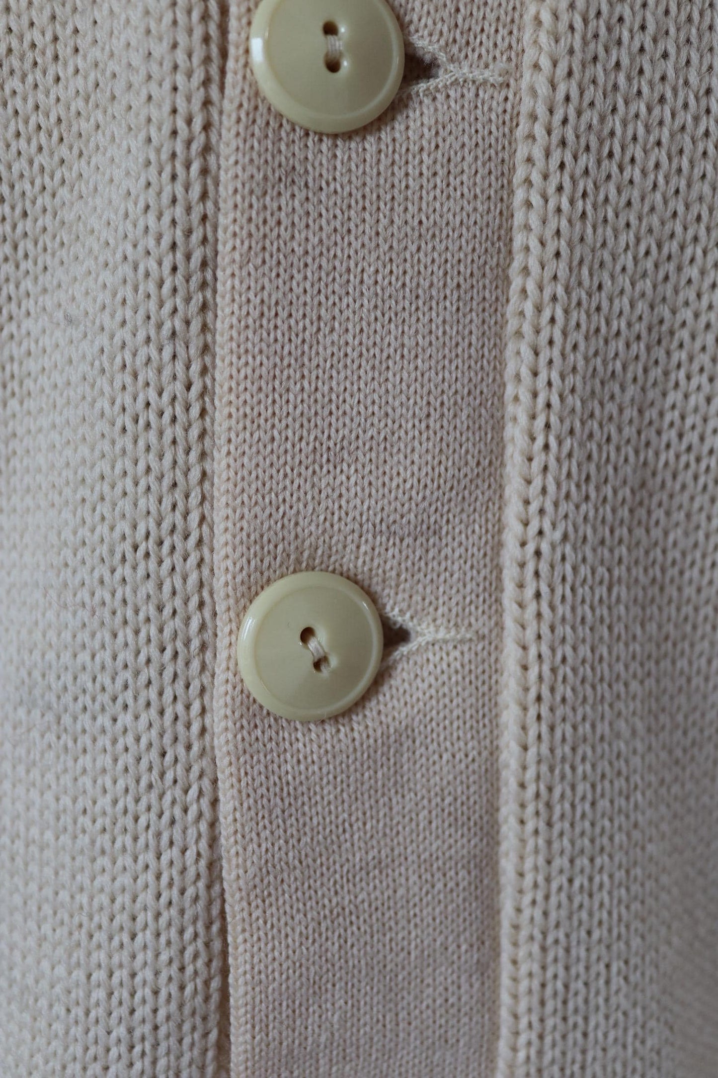 Vintage 1970s wool varsity sweater - white knitted jumper - American Ivy League cardigan - mod knitwear - 42” chest