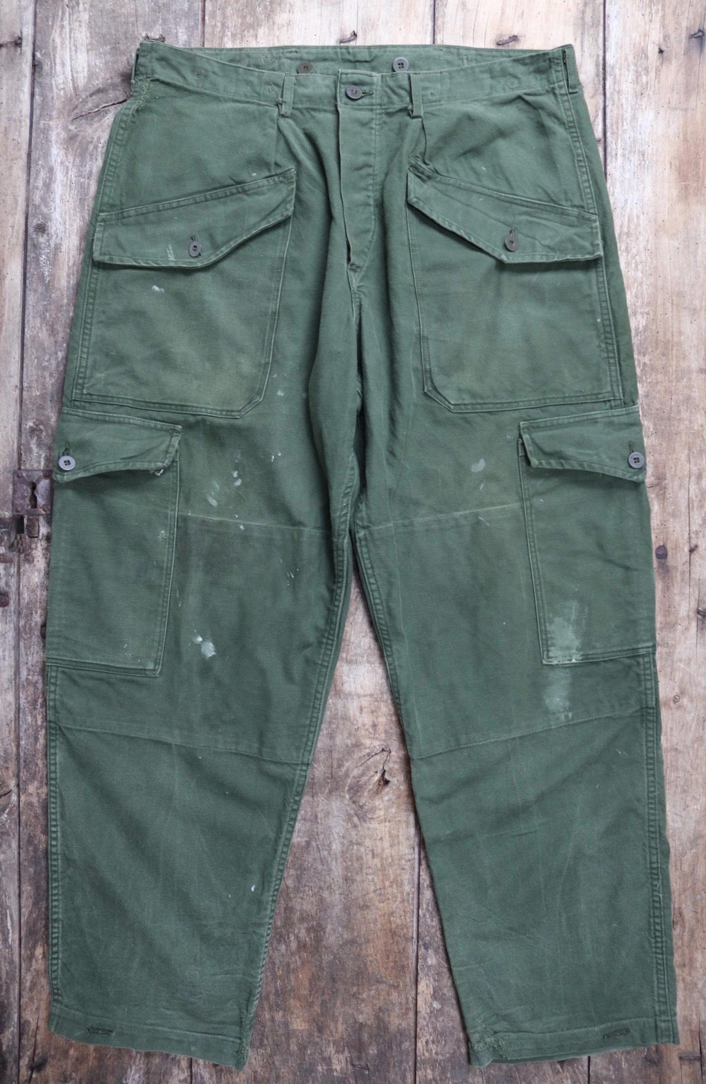 Vintage 1980s 80s Swedish air force military green cotton twill utility cargo trousers pants workwear work chore 36” x 30”