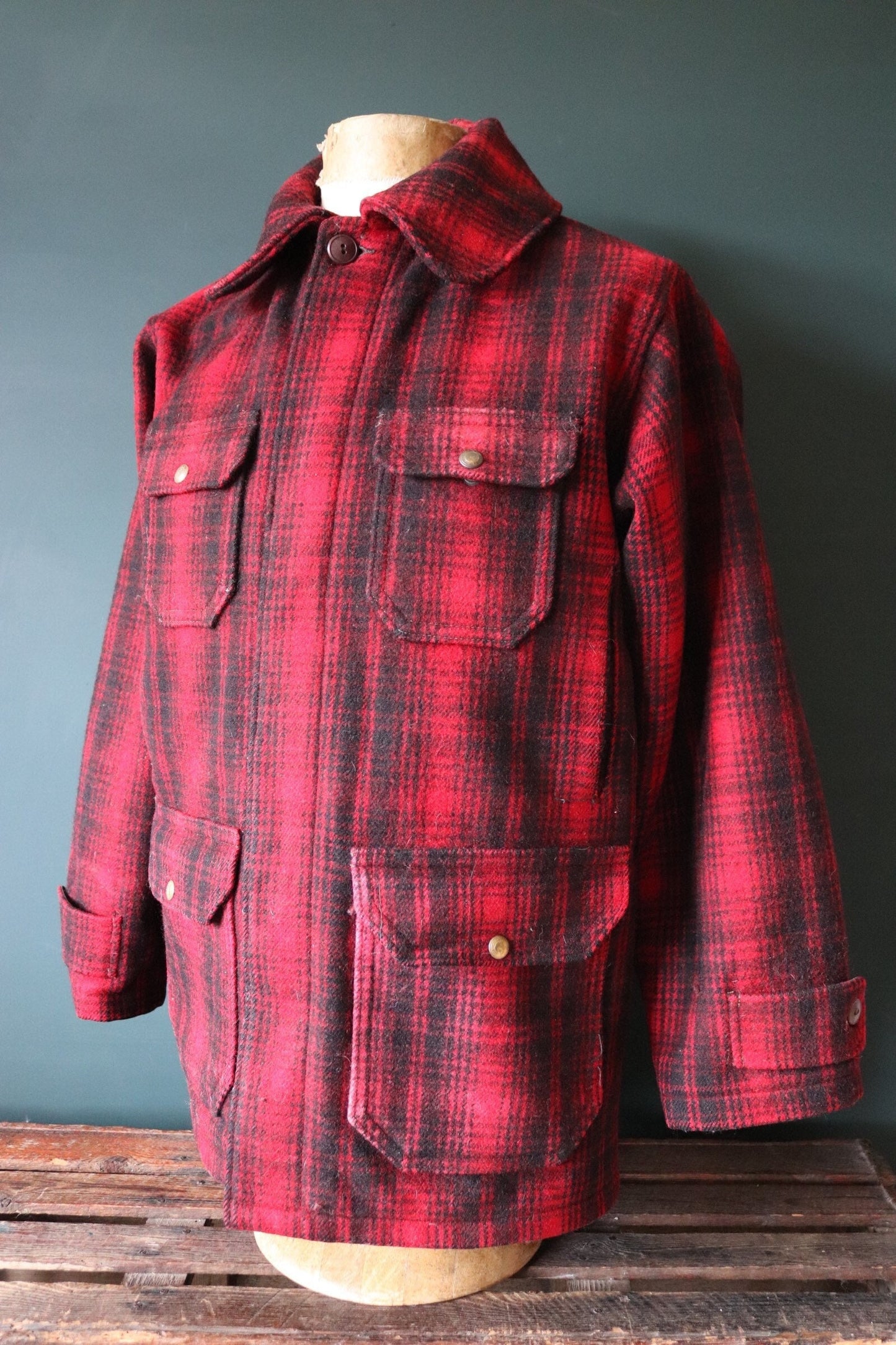 Vintage 1960s 60s red plaid Woolrich buffalo plaid wool hunting mackinaw jacket 46” chest workwear work chore checked logger
