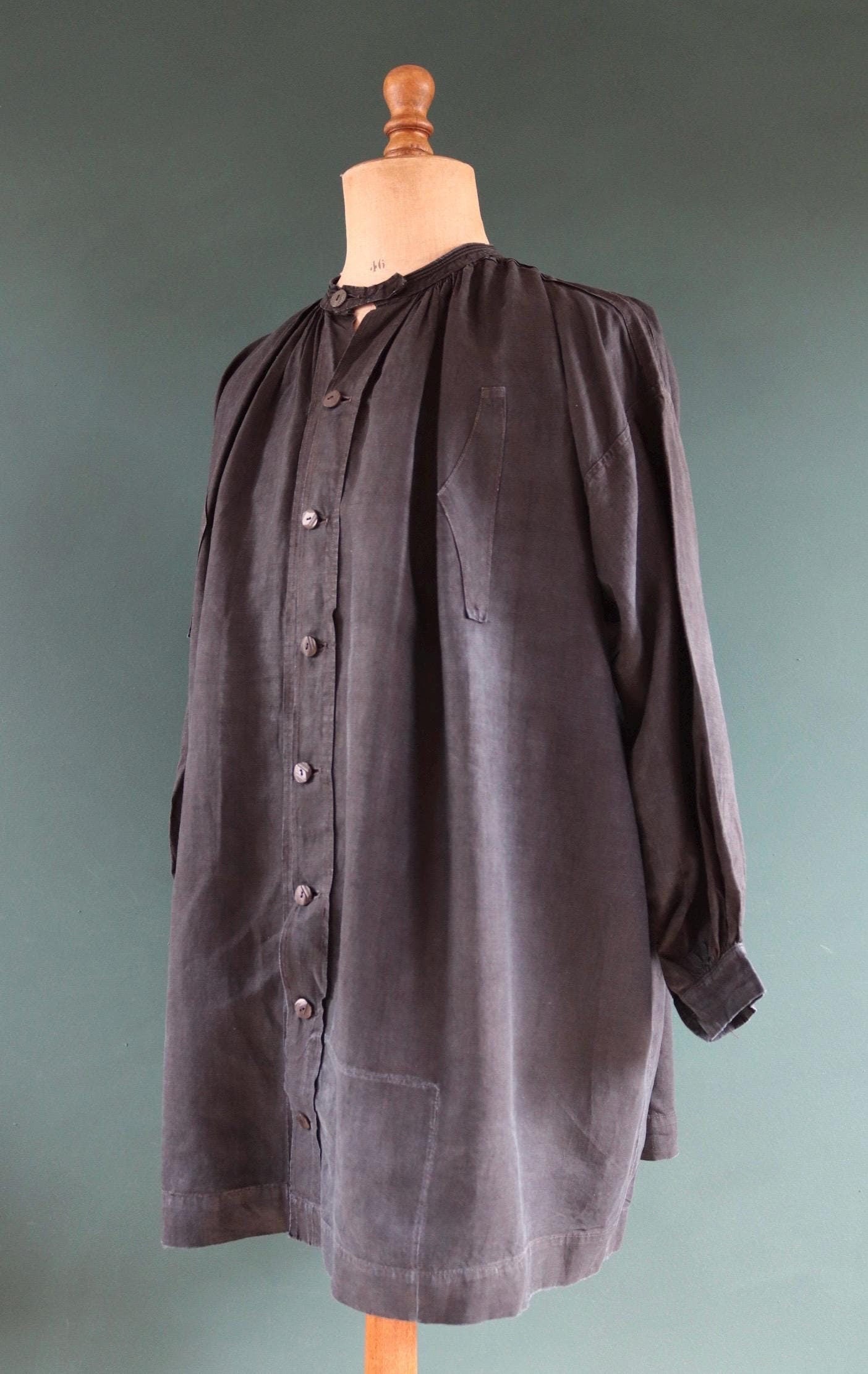 Vintage antique 1800s 1900s French workwear smock indigo blue cotton biaude shirt work chore shepherd darned repaired pleated 68” chest