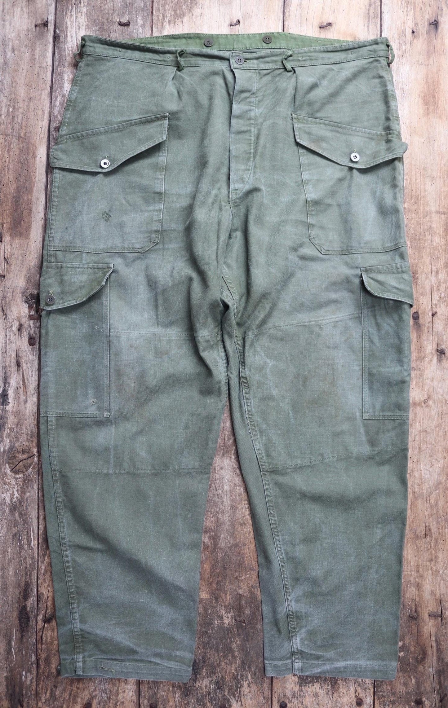 Vintage 1980s 80s Swedish air force military green cotton twill utility cargo trousers pants workwear work chore 45” x 33”