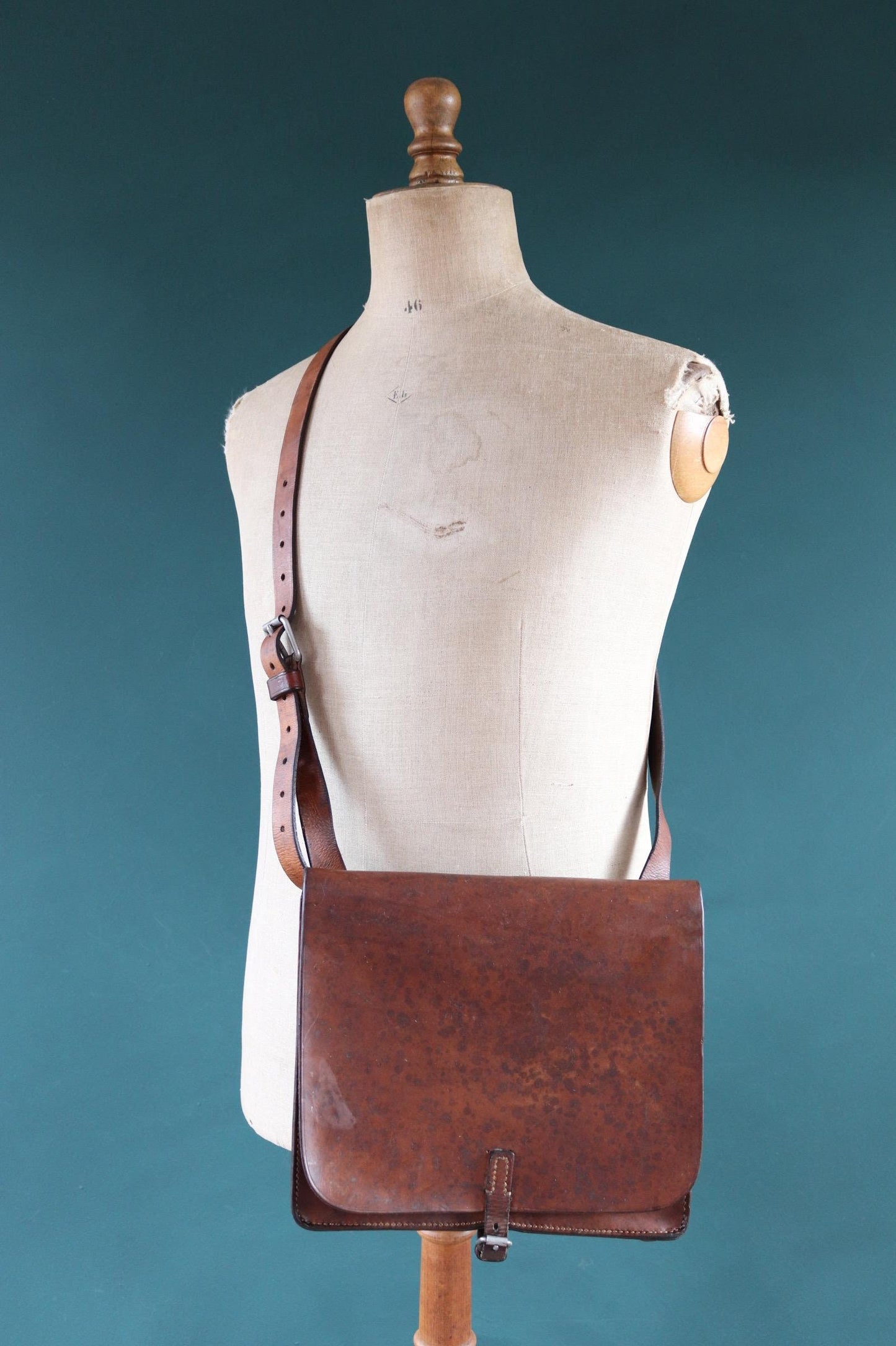 Vintage 1930s 40s brown leather bag - Swedish military workwear - shoulder satchel - luggage for tablet,