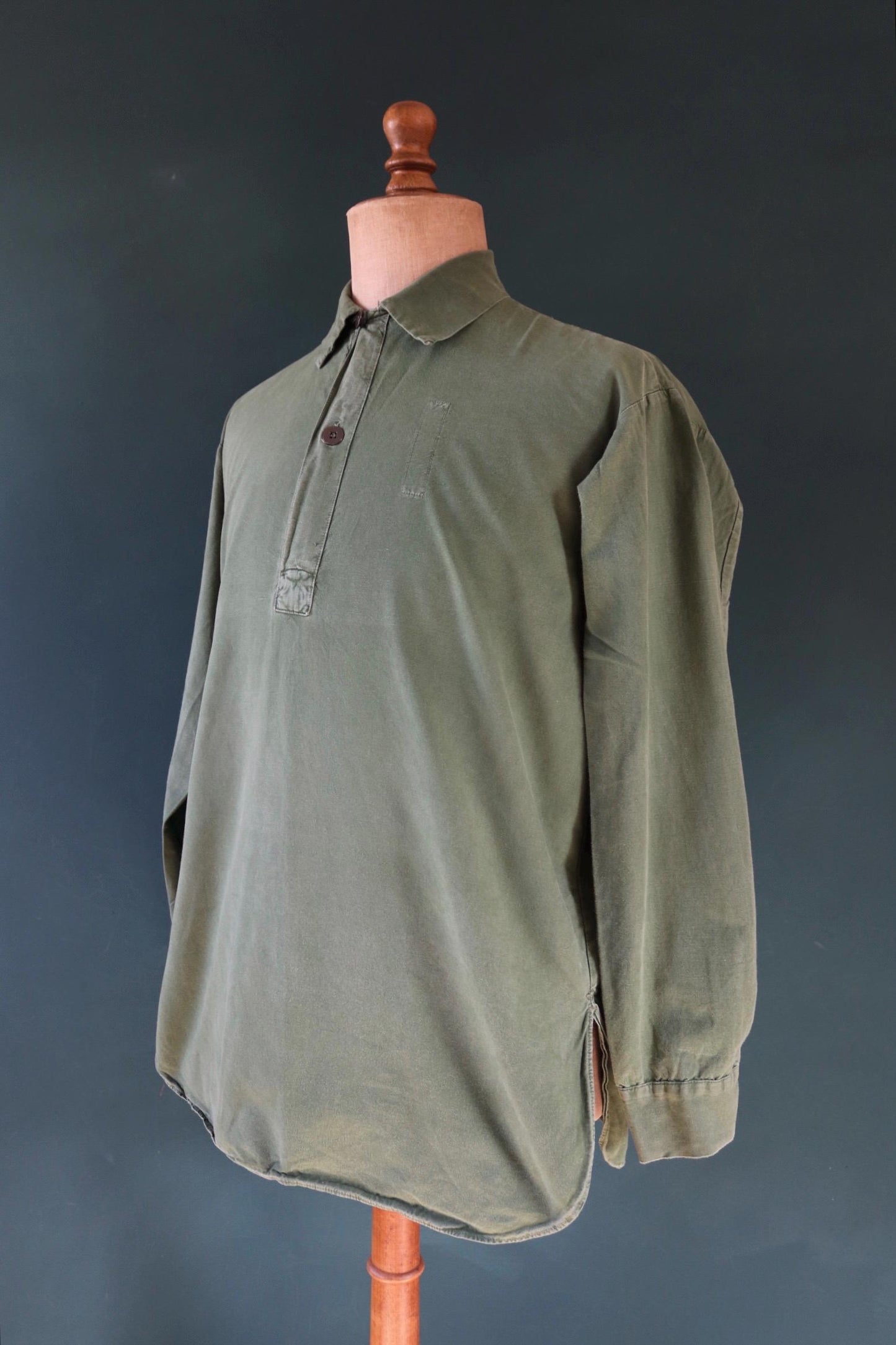 Vintage 1970s Swedish army shirt - M59 - military workwear - fältskjorta - green cotton smock - 48” chest