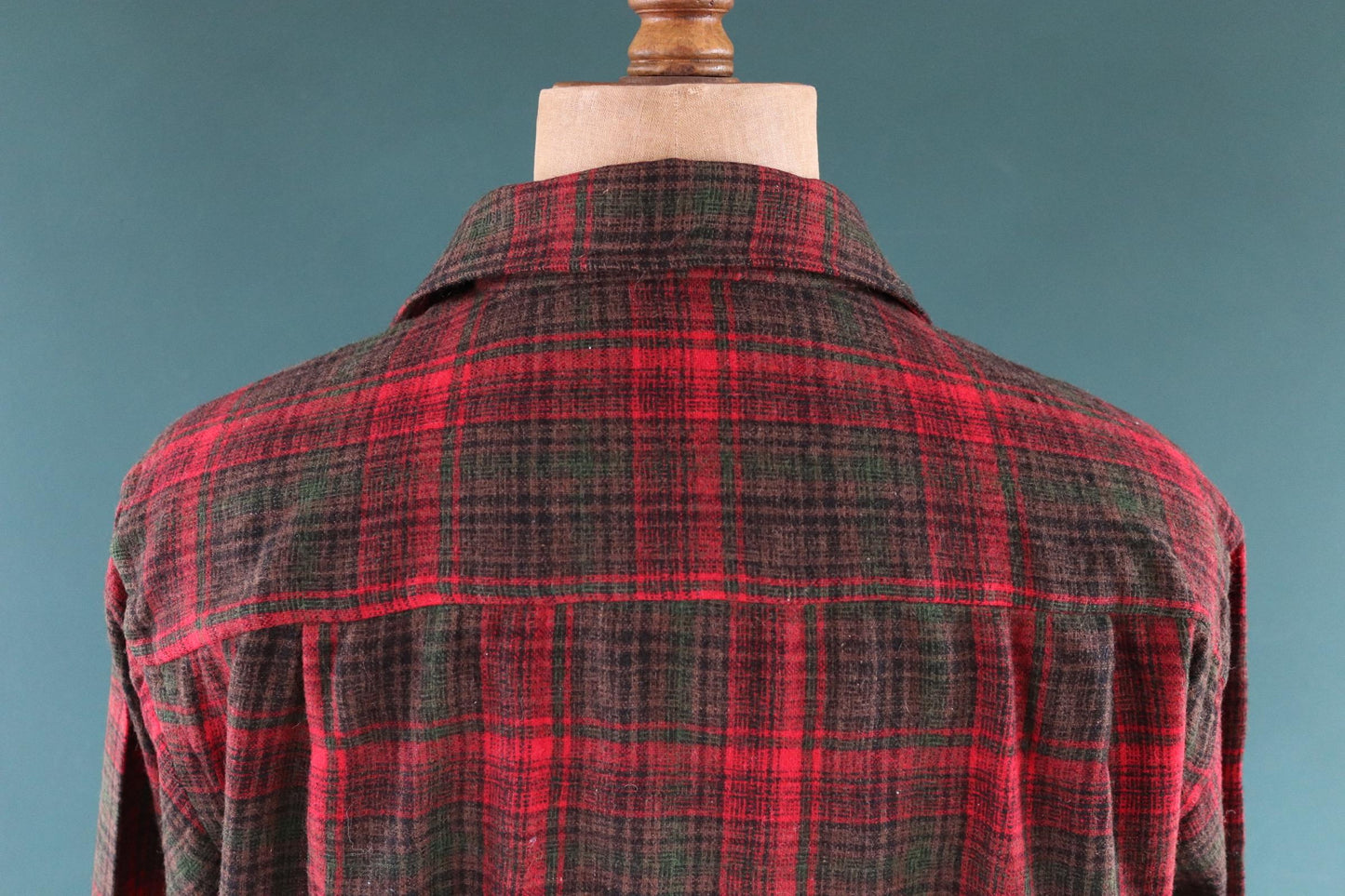 Vintage 1960s wool shirt red green plaid 50” chest loop collar