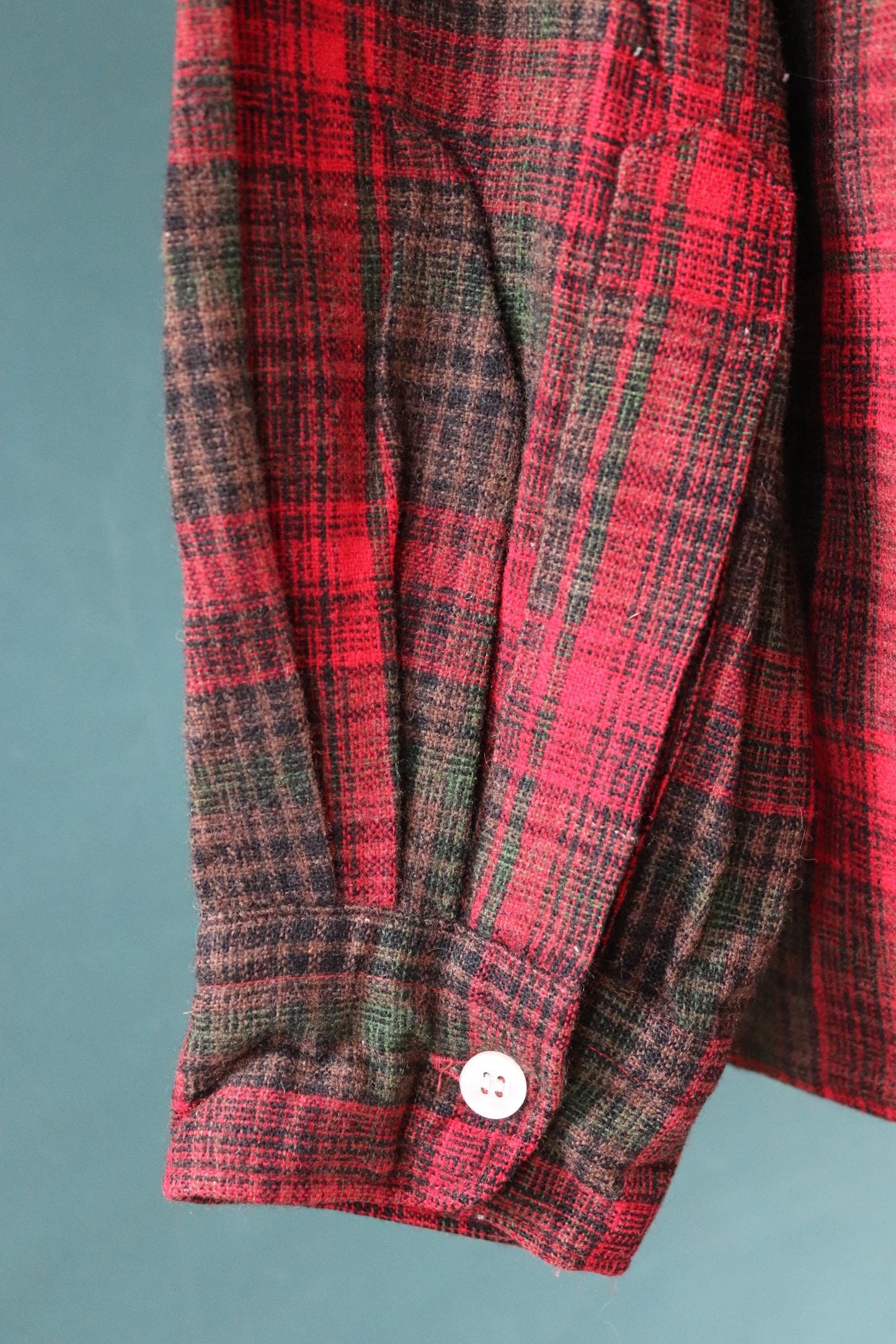 Vintage 1960s wool shirt red green plaid 50” chest loop collar