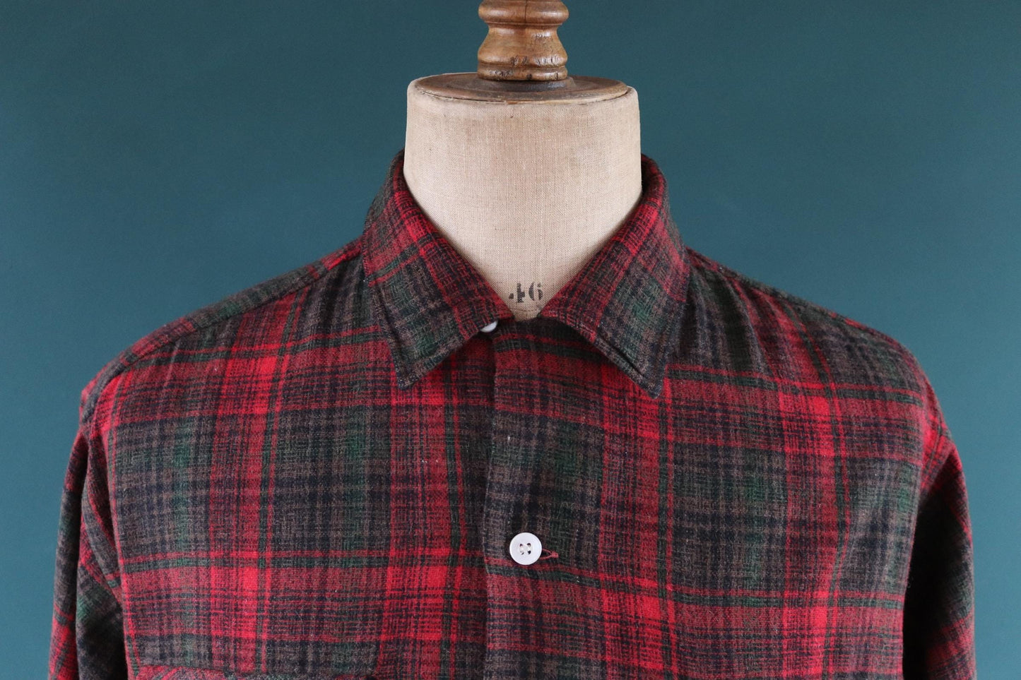Vintage 1960s wool shirt red green plaid 50” chest loop collar