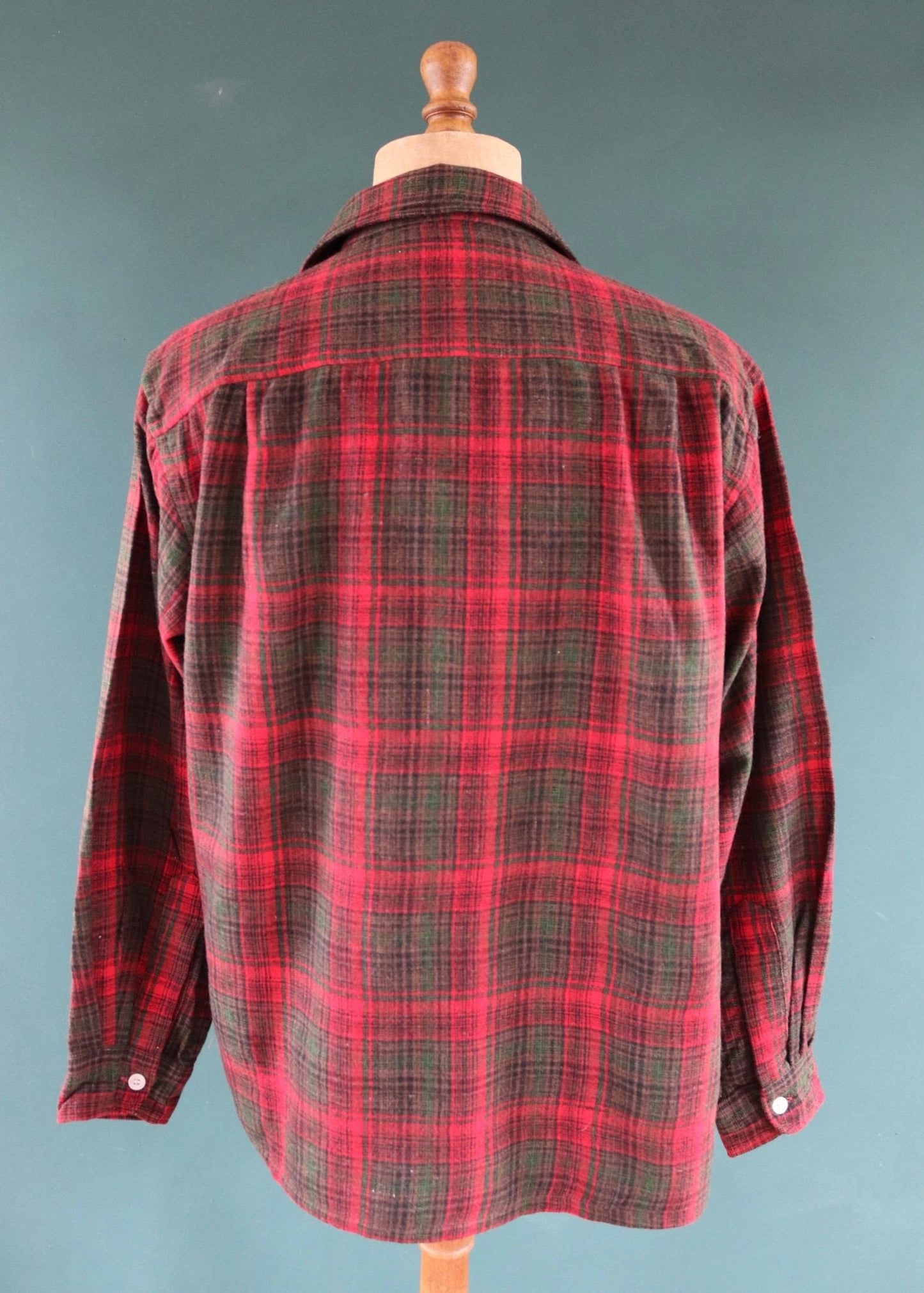 Vintage 1960s wool shirt red green plaid 50” chest loop collar