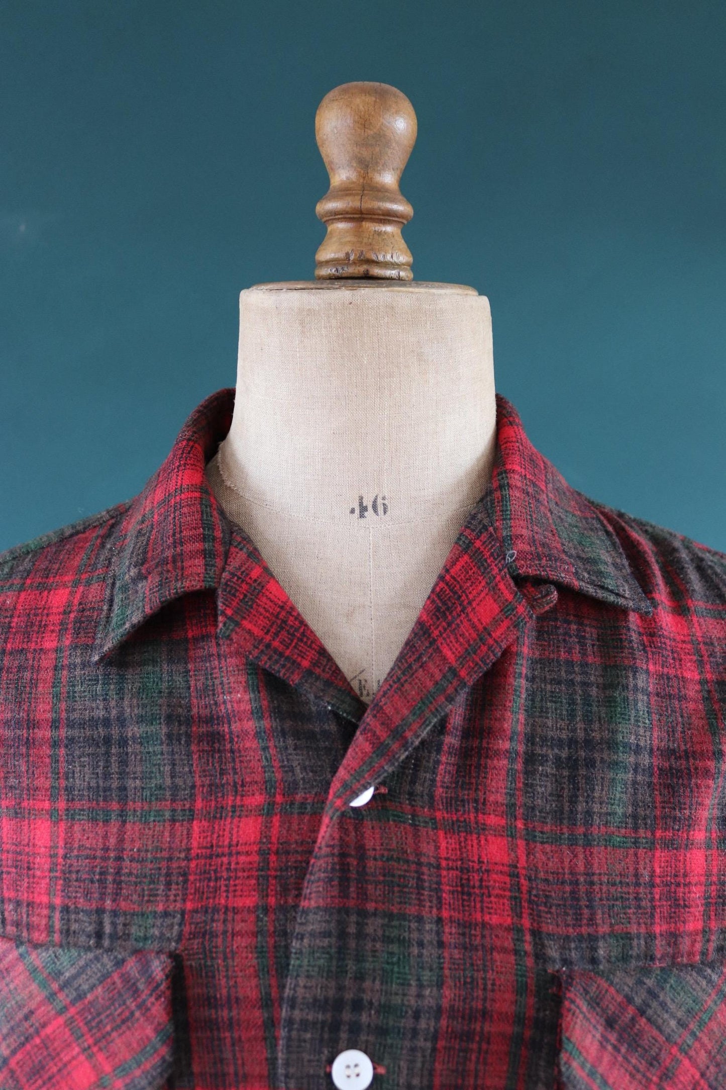 Vintage 1960s wool shirt red green plaid 50” chest loop collar