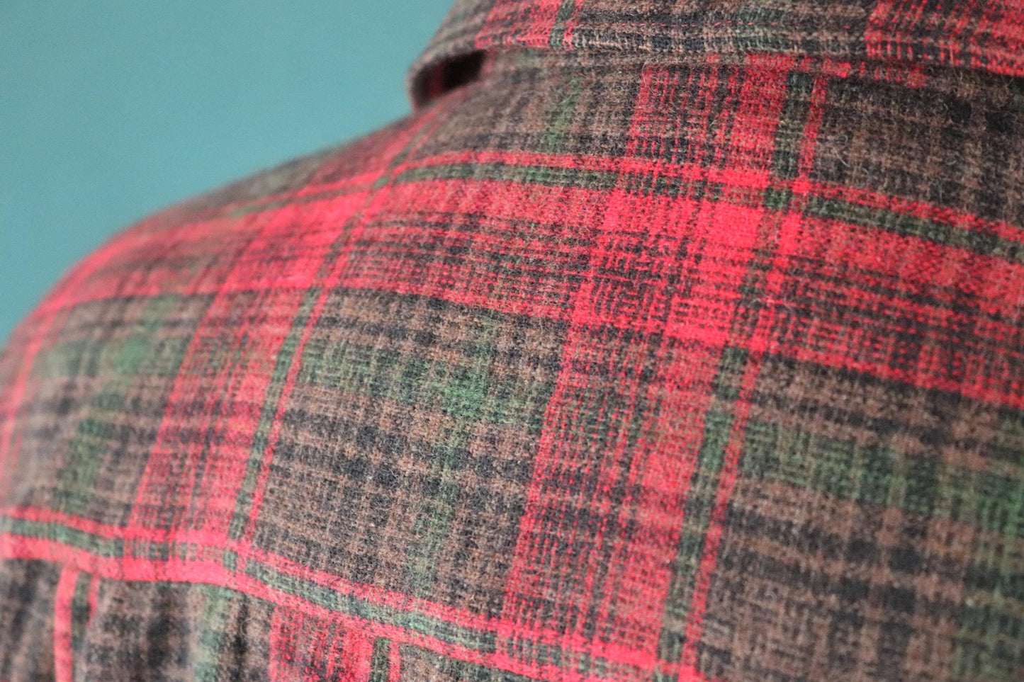Vintage 1960s wool shirt red green plaid 50” chest loop collar