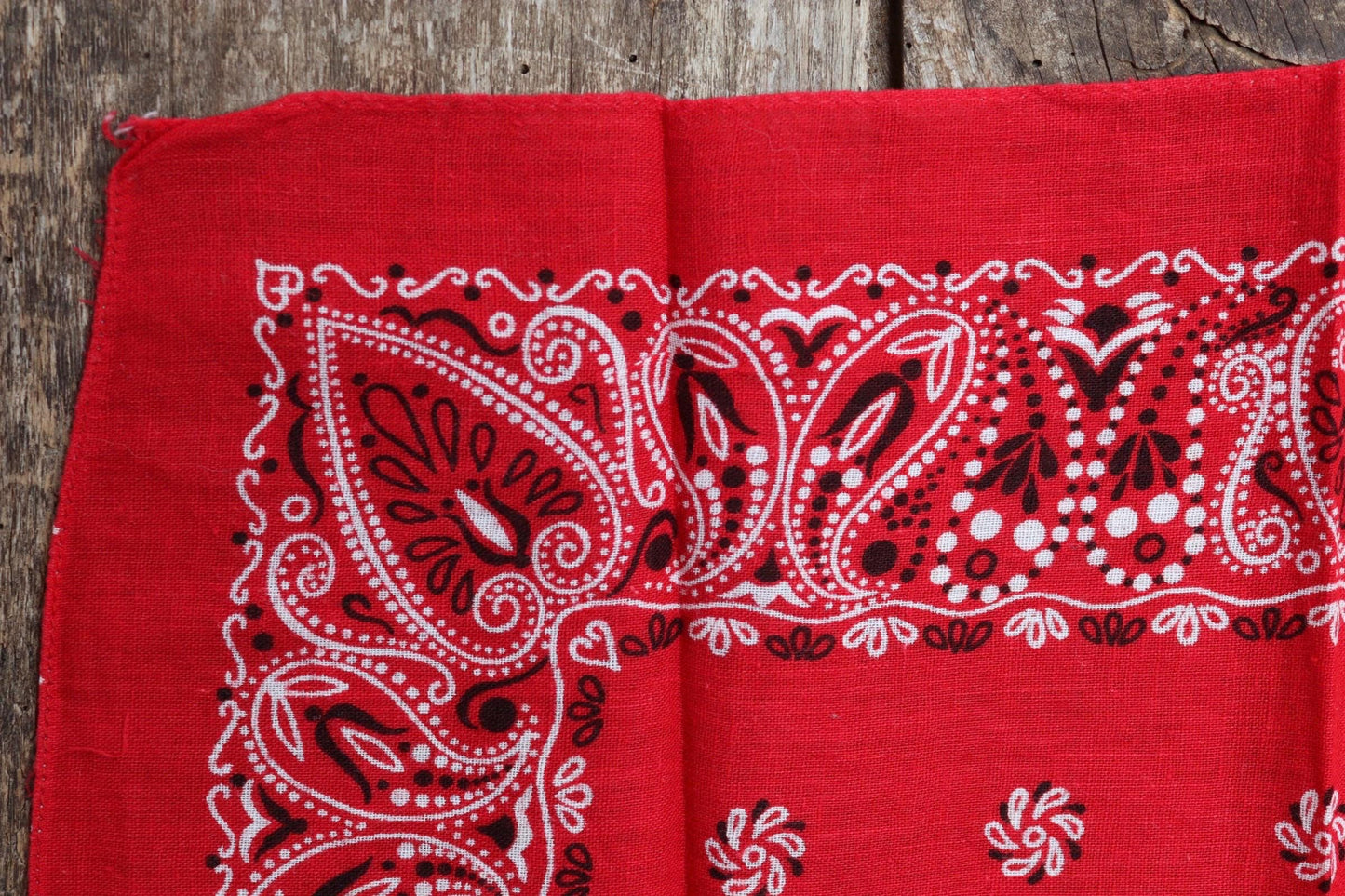 Vintage 1950s 60s red bandana - printed pocket square - colourfast cotton workwear neckerchief - RN 14193