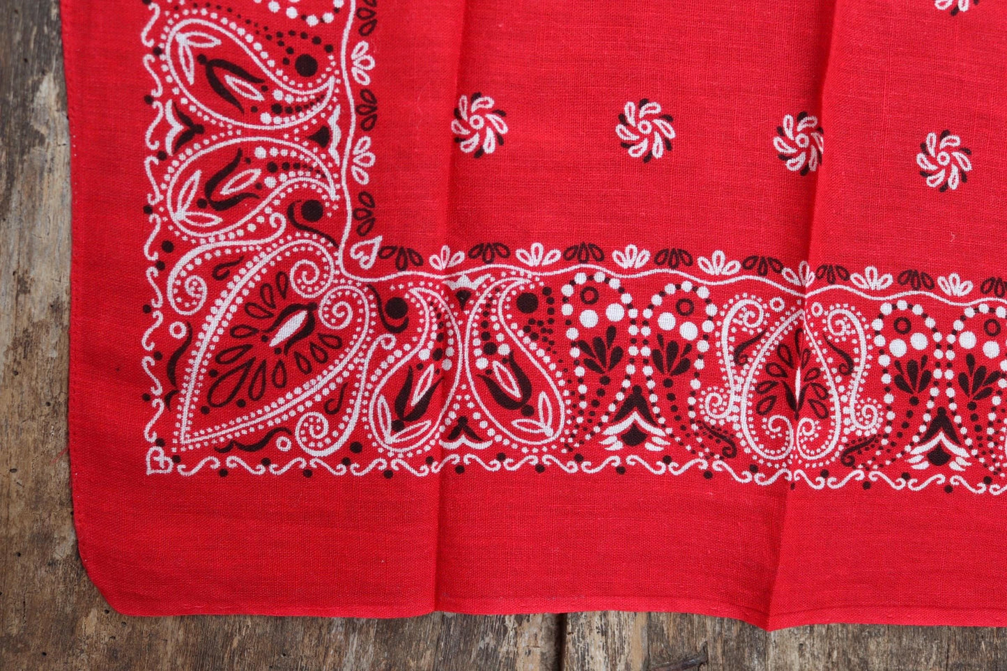Vintage 1950s 60s red bandana - printed pocket square - colourfast cotton workwear neckerchief - RN 14193