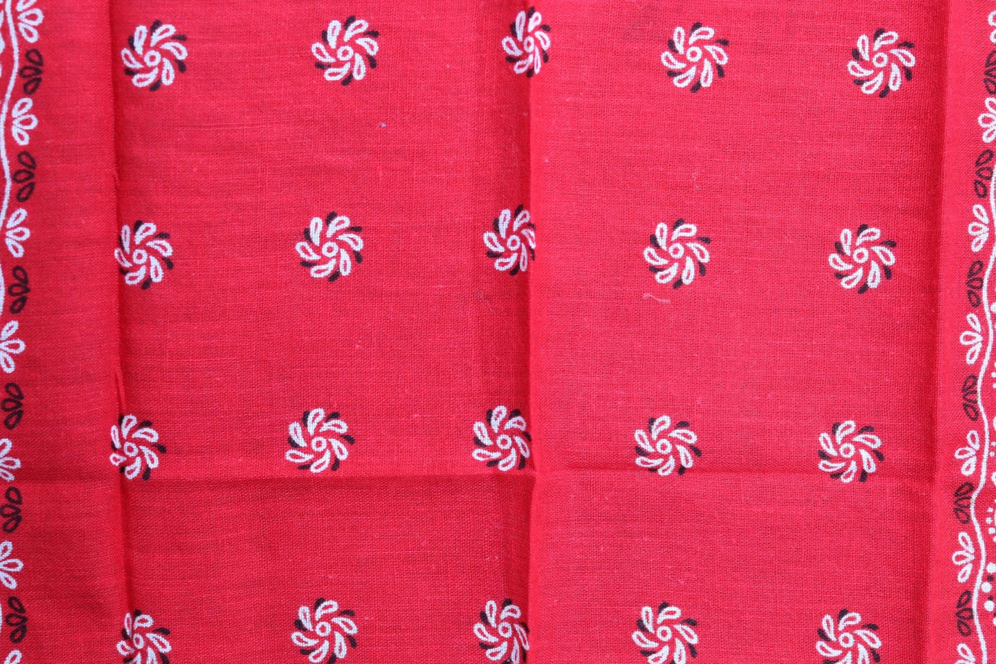 Vintage 1950s 60s red bandana - printed pocket square - colourfast cotton workwear neckerchief - RN 14193
