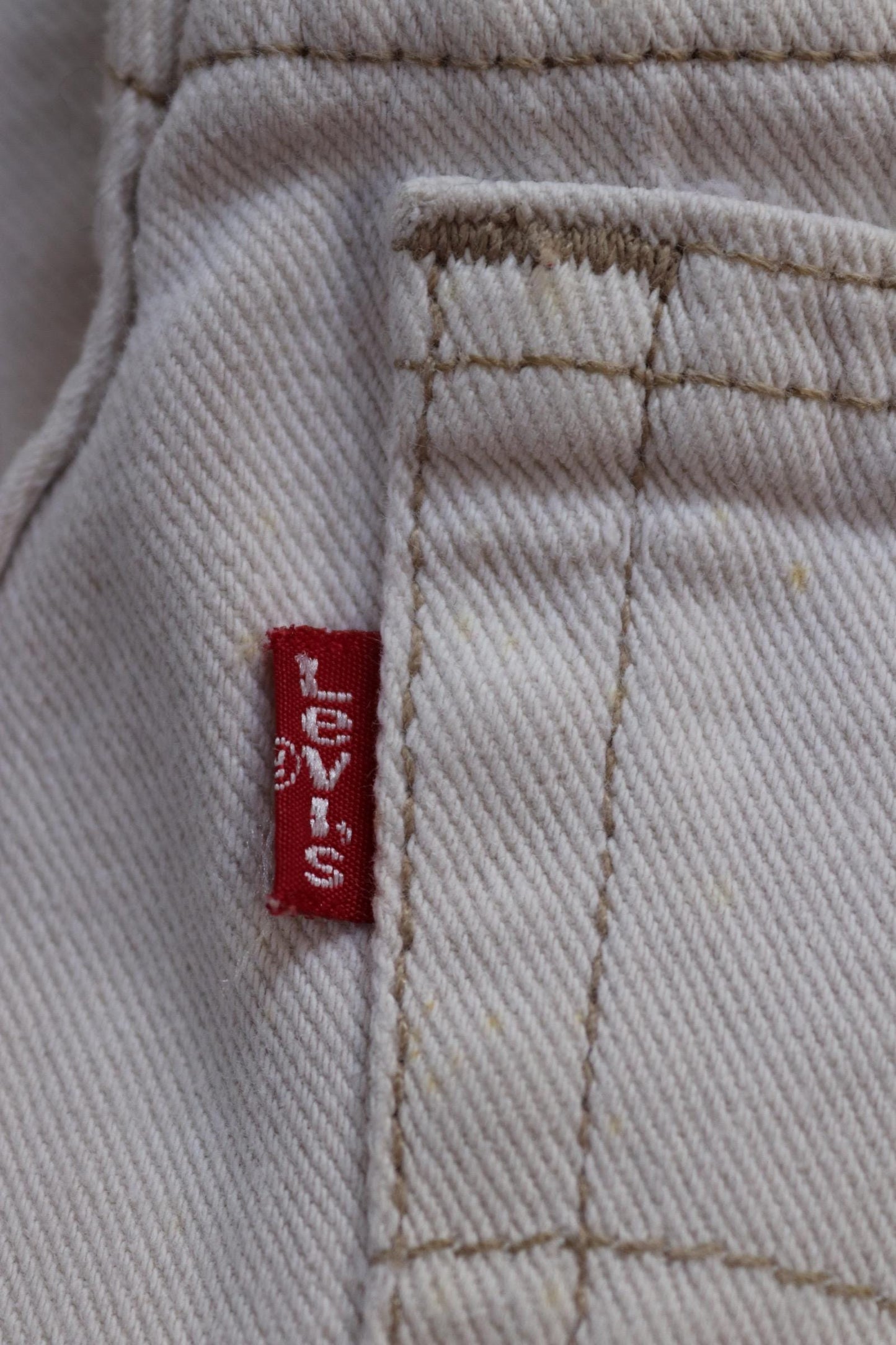 Vintage 1990s Levis 550 white denim jeans - Levi Strauss red tab - barrel leg - small e - zip fly - 29” x 38”